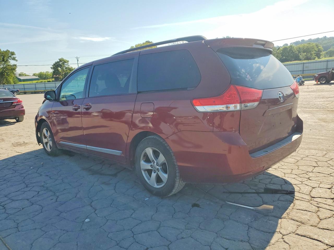 2013 Toyota Sienna Le Maroon vin: 5TDKK3DC2DS369549