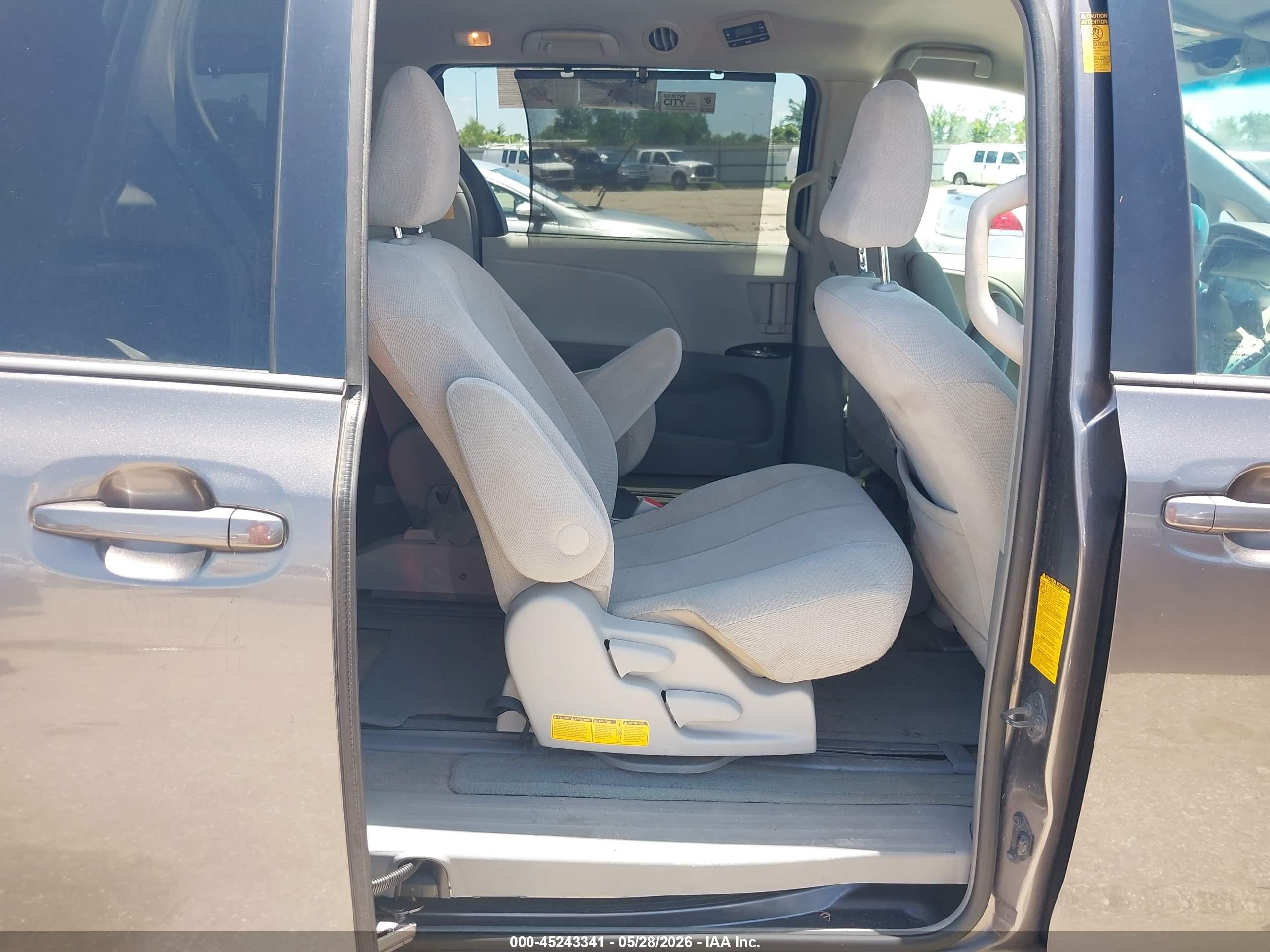 2013 Toyota Sienna Le V6 8 Passenger Серый vin: 5TDKK3DC2DS372144