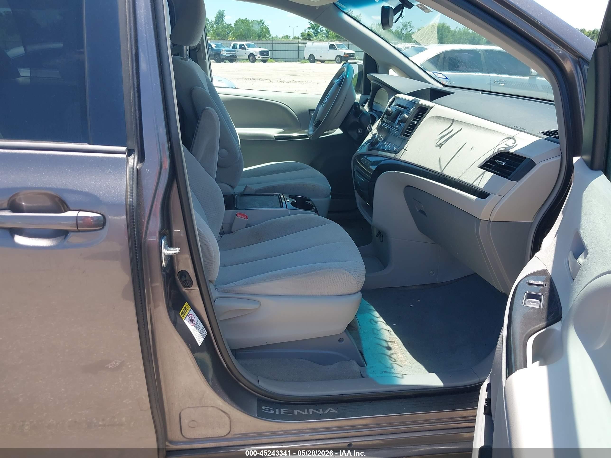 2013 Toyota Sienna Le V6 8 Passenger Серый vin: 5TDKK3DC2DS372144