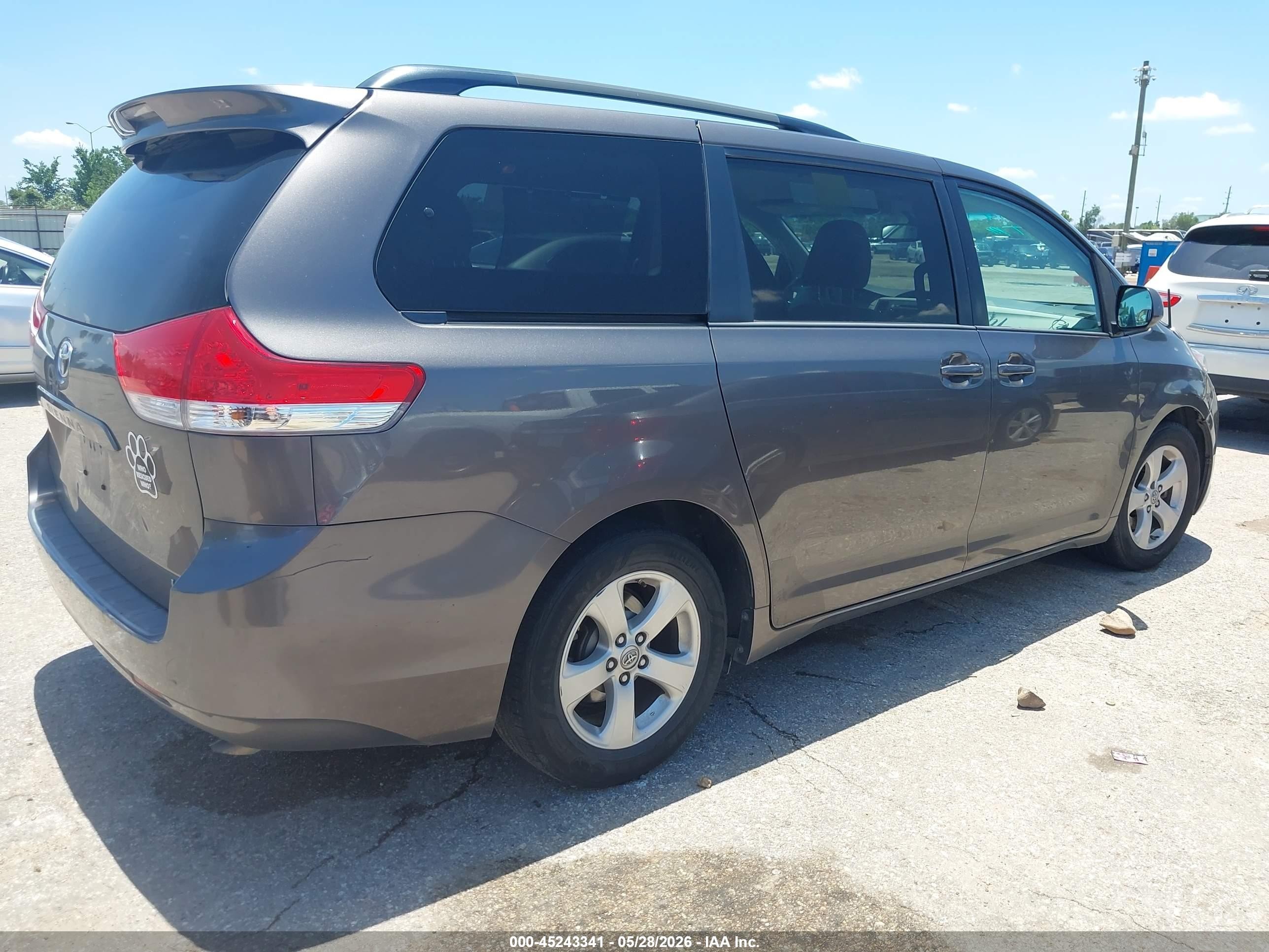 2013 Toyota Sienna Le V6 8 Passenger Серый vin: 5TDKK3DC2DS372144