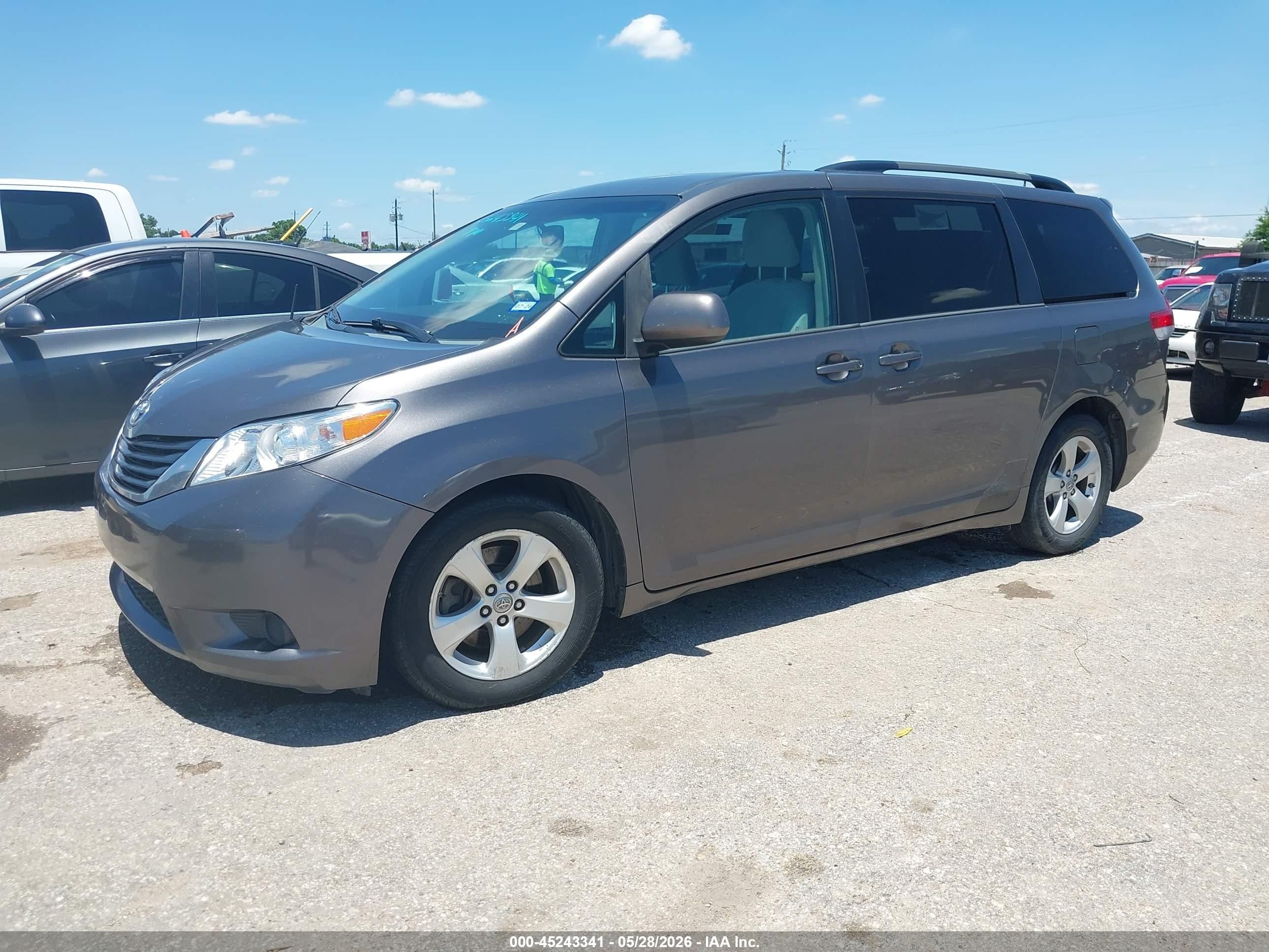 2013 Toyota Sienna Le V6 8 Passenger Серый vin: 5TDKK3DC2DS372144