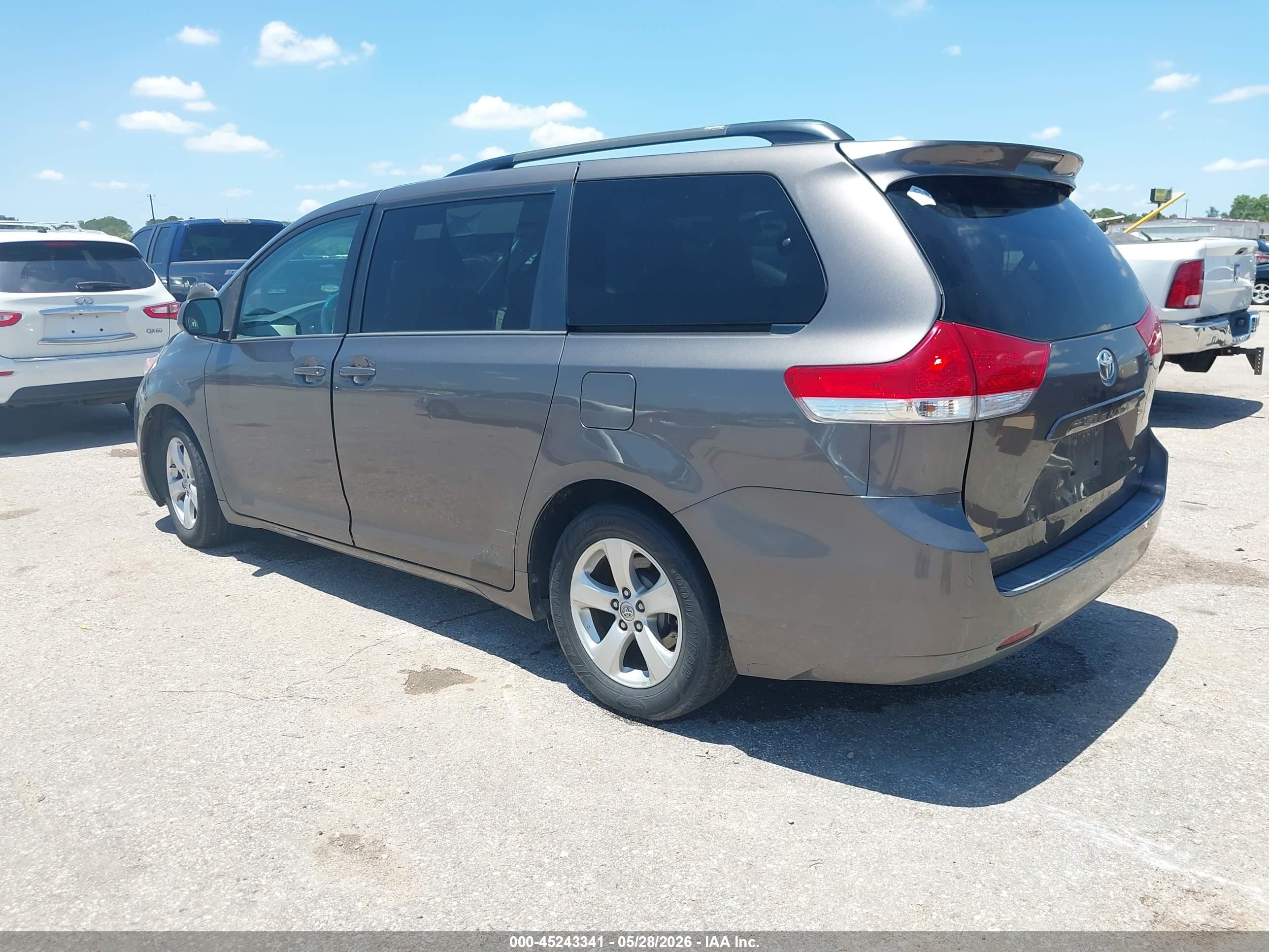 2013 Toyota Sienna Le V6 8 Passenger Серый vin: 5TDKK3DC2DS372144