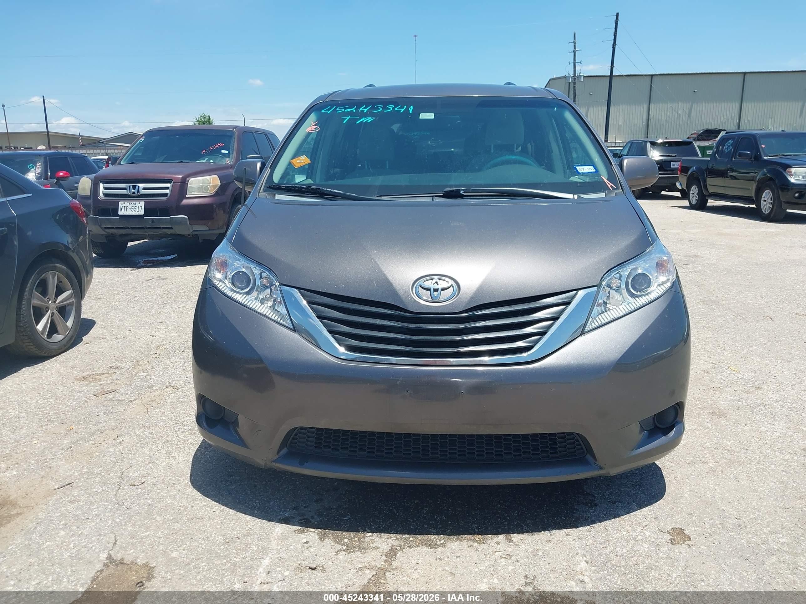 2013 Toyota Sienna Le V6 8 Passenger Серый vin: 5TDKK3DC2DS372144