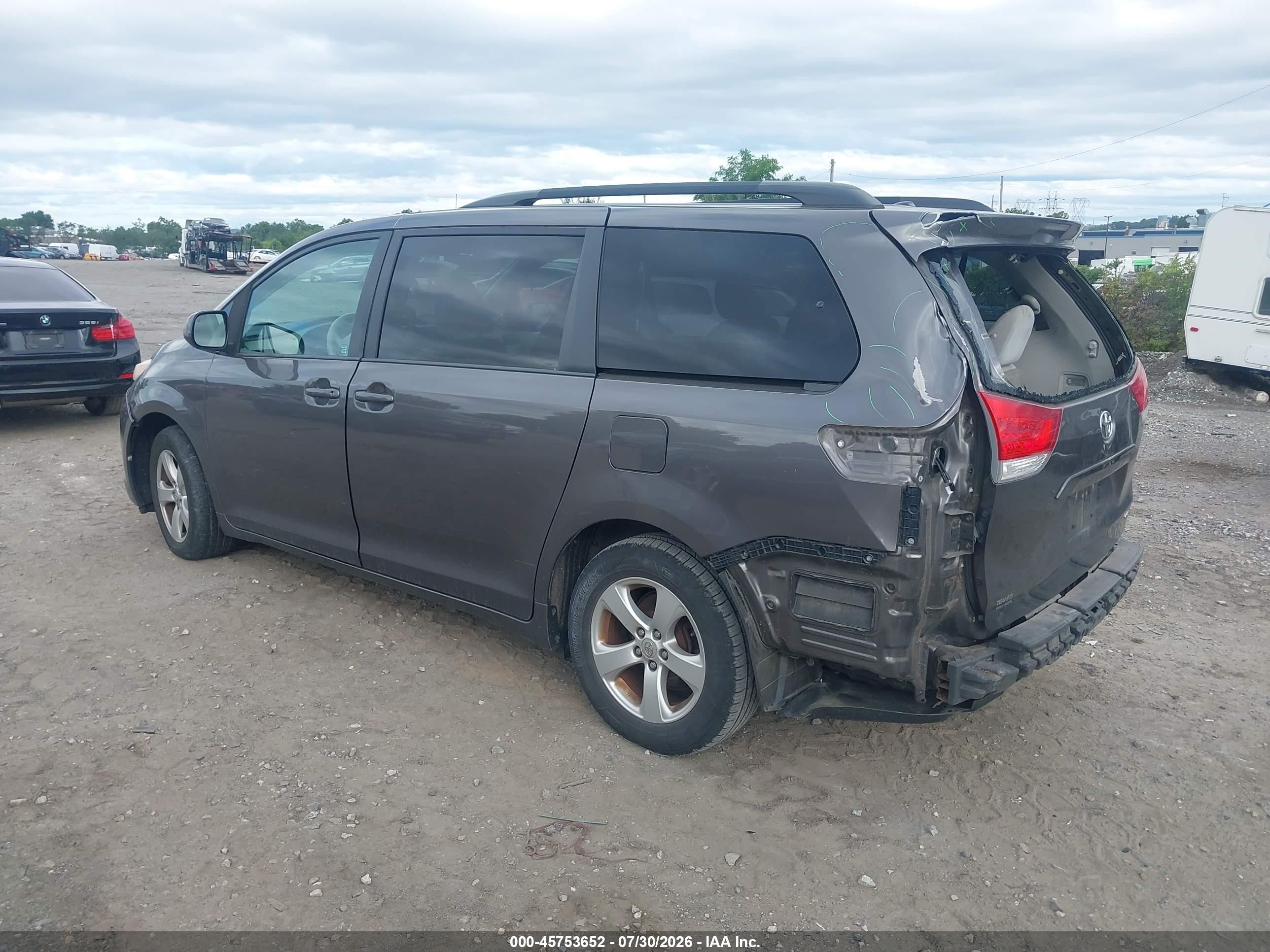 2013 Toyota Sienna Le V6 8 Passenger Gray vin: 5TDKK3DC2DS375643