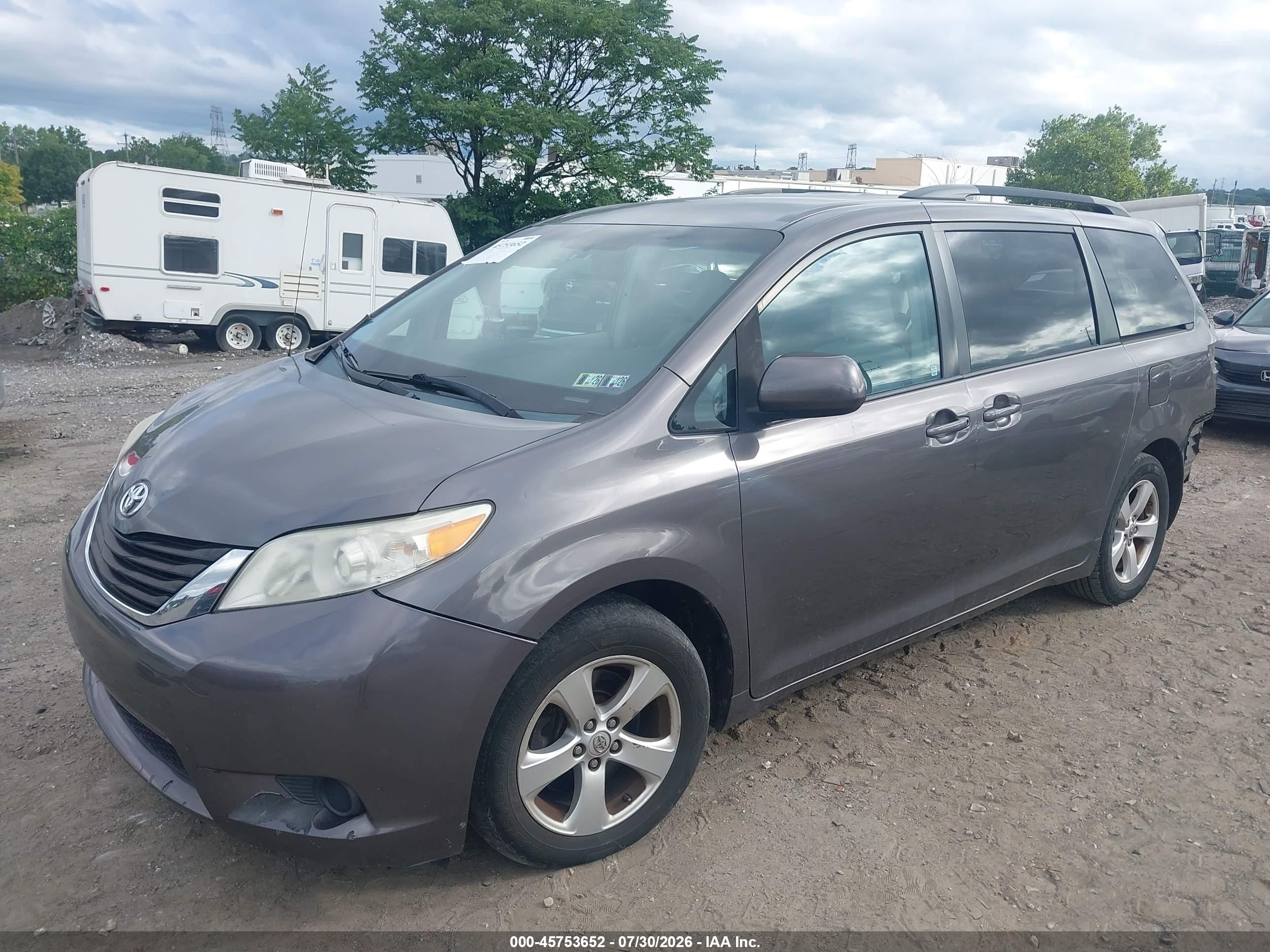 2013 Toyota Sienna Le V6 8 Passenger Gray vin: 5TDKK3DC2DS375643