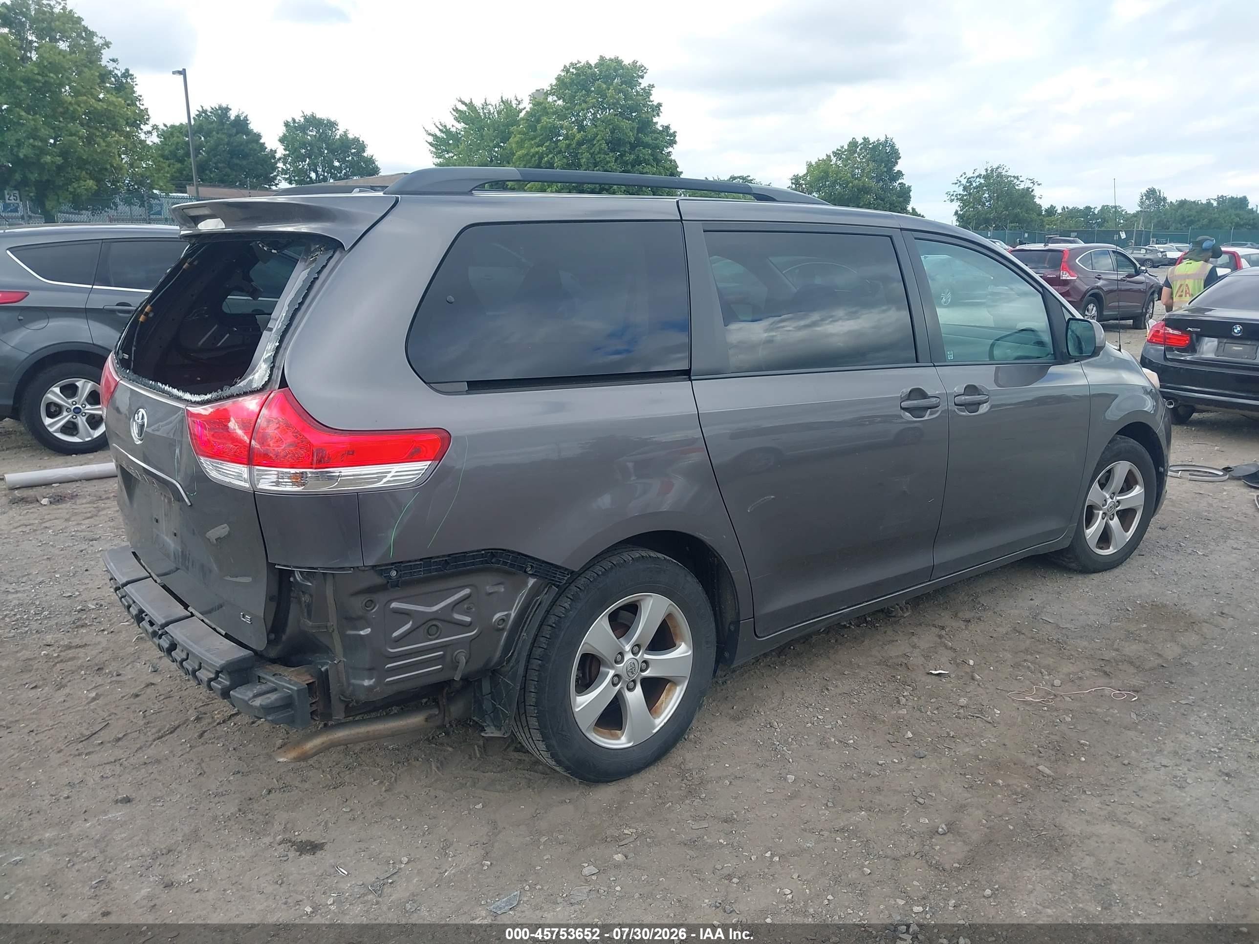 2013 Toyota Sienna Le V6 8 Passenger Gray vin: 5TDKK3DC2DS375643