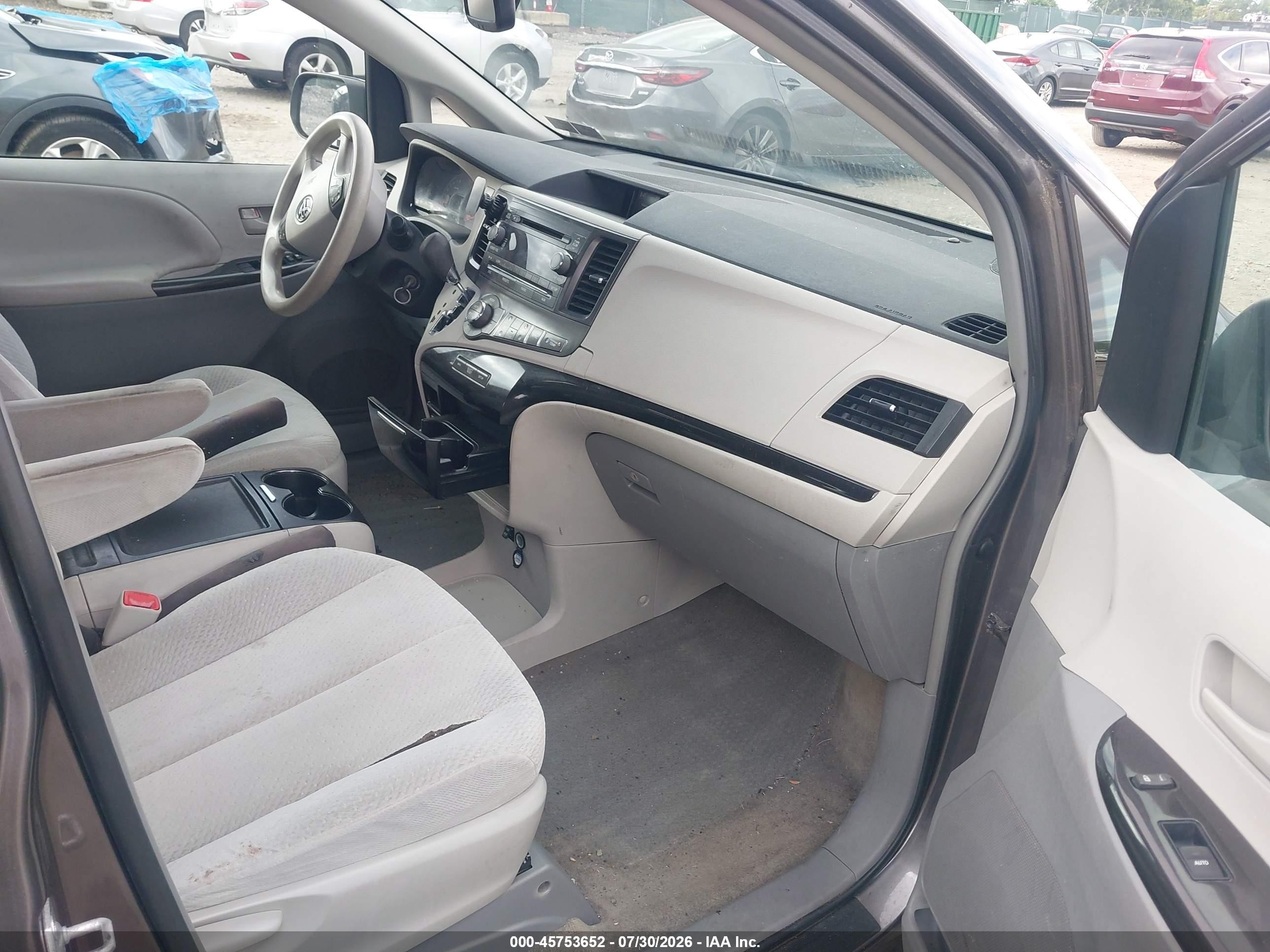 2013 Toyota Sienna Le V6 8 Passenger Gray vin: 5TDKK3DC2DS375643