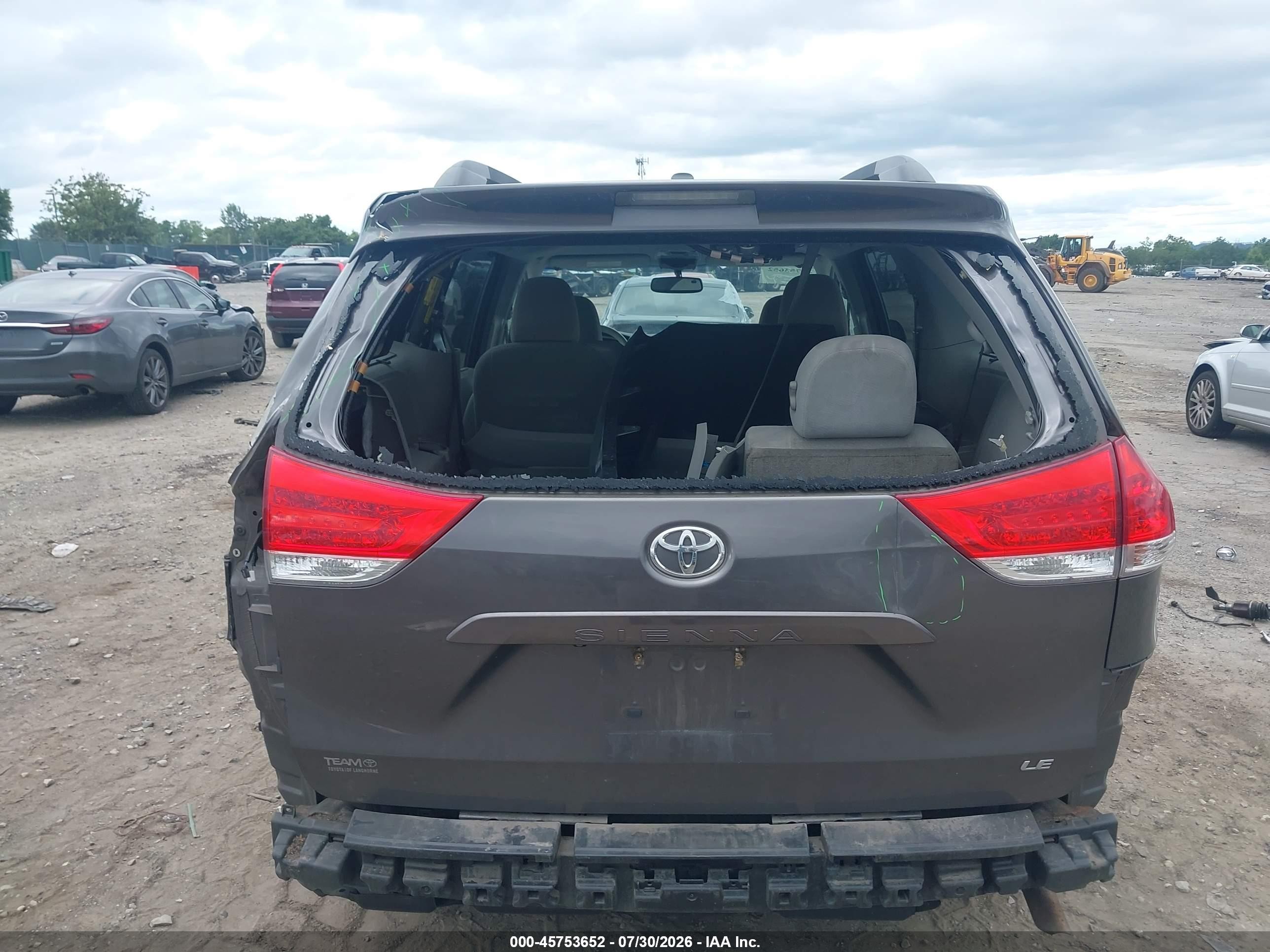 2013 Toyota Sienna Le V6 8 Passenger Gray vin: 5TDKK3DC2DS375643