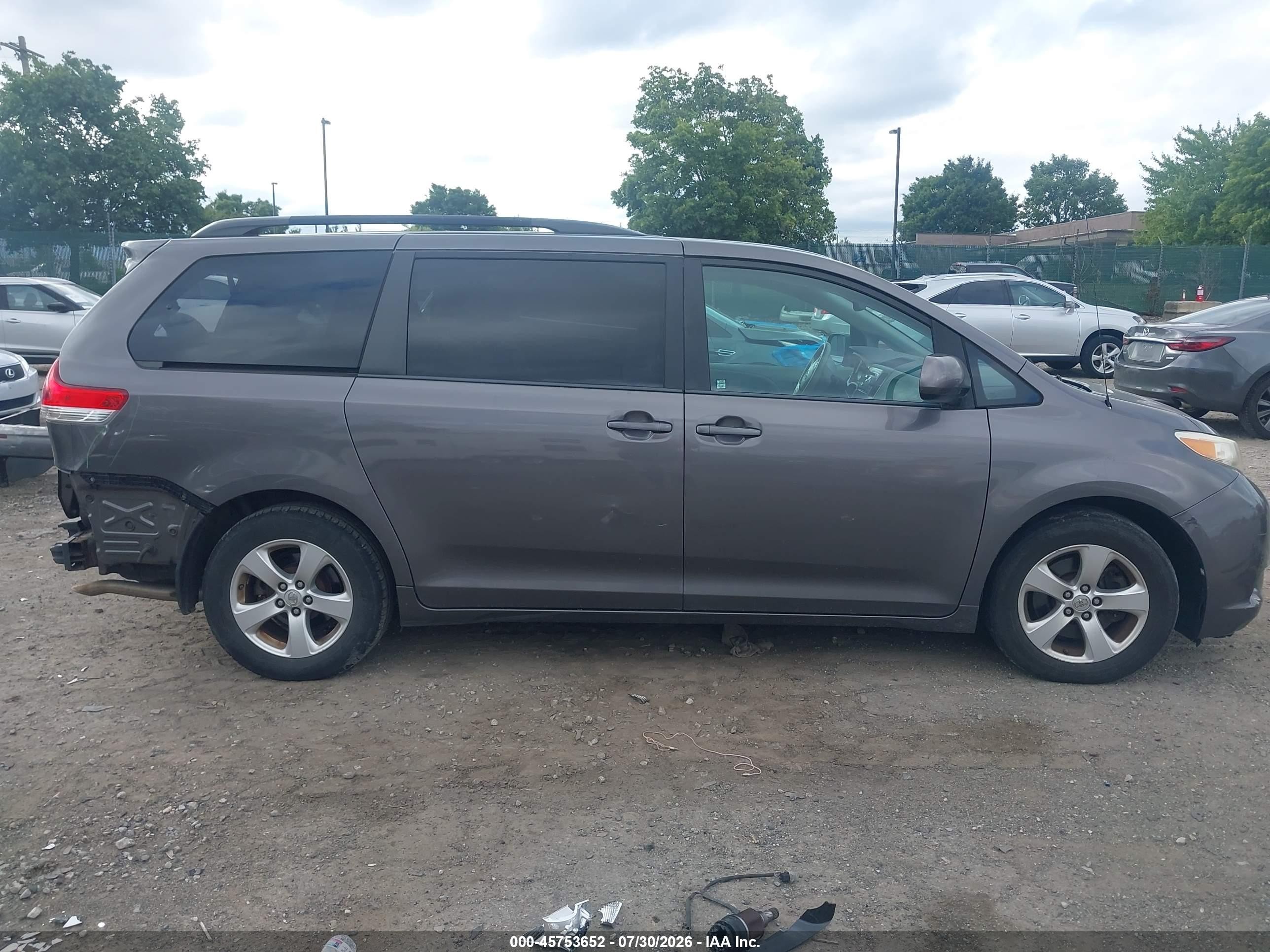 2013 Toyota Sienna Le V6 8 Passenger Gray vin: 5TDKK3DC2DS375643