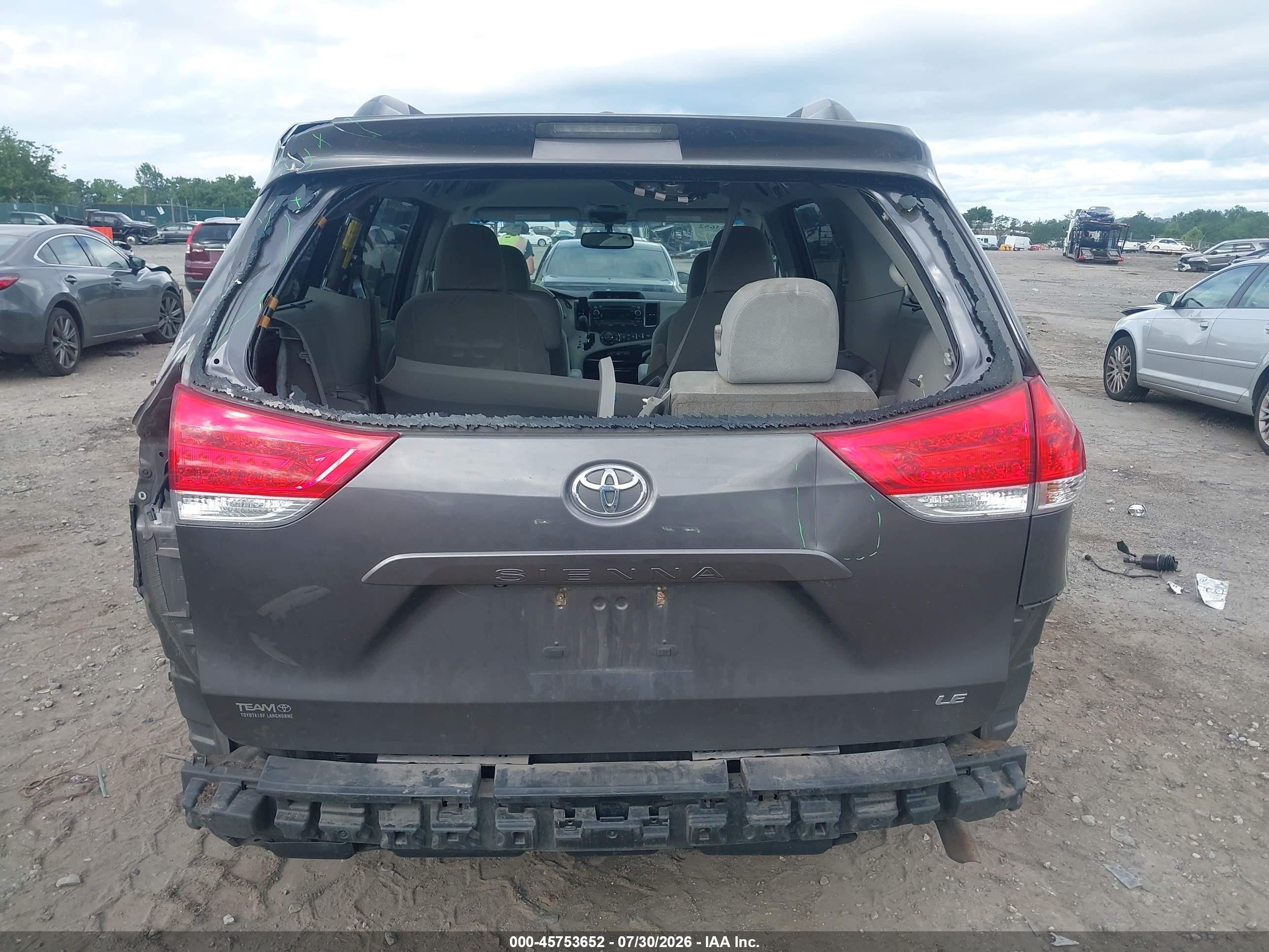 2013 Toyota Sienna Le V6 8 Passenger Gray vin: 5TDKK3DC2DS375643