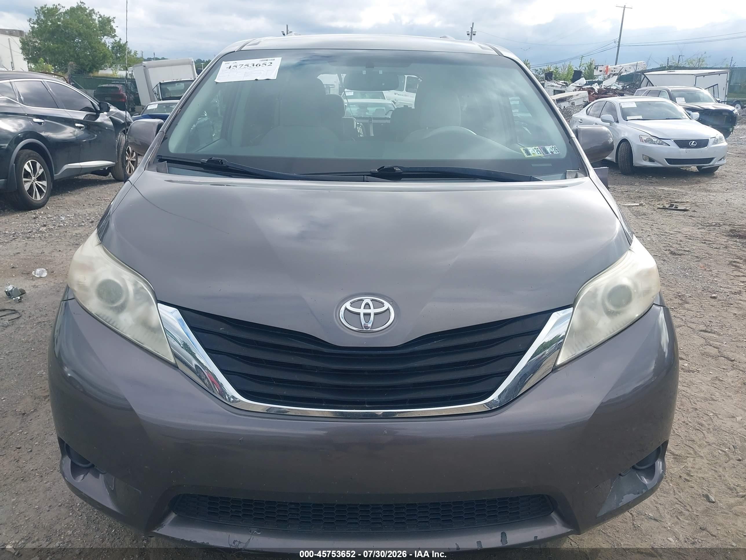 2013 Toyota Sienna Le V6 8 Passenger Gray vin: 5TDKK3DC2DS375643