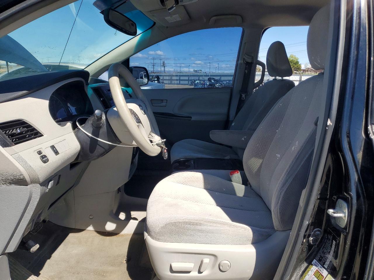 2013 Toyota Sienna Le 8-passenger Black vin: 5TDKK3DC2DS393575