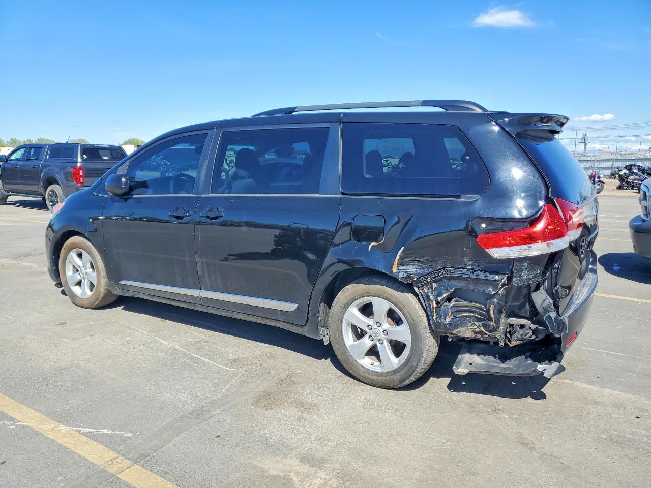 2013 Toyota Sienna Le 8-passenger Black vin: 5TDKK3DC2DS393575