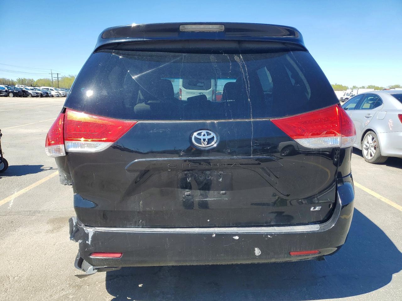 2013 Toyota Sienna Le 8-passenger Black vin: 5TDKK3DC2DS393575