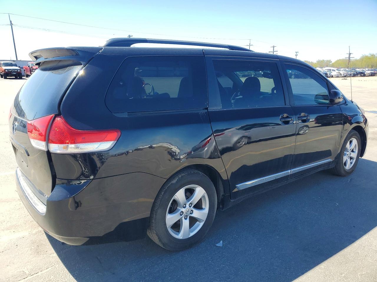 2013 Toyota Sienna Le 8-passenger Black vin: 5TDKK3DC2DS393575