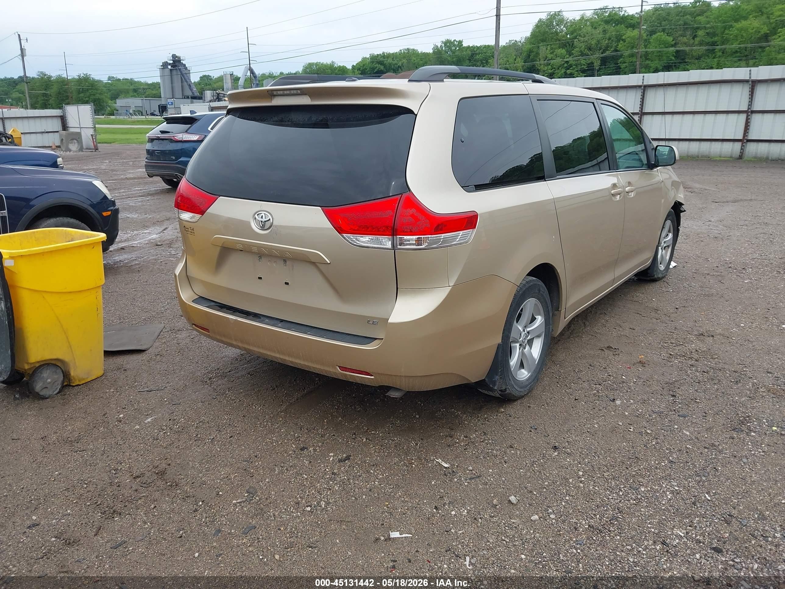 2013 Toyota Sienna Le V6 8 Passenger Beige vin: 5TDKK3DC2DS400542