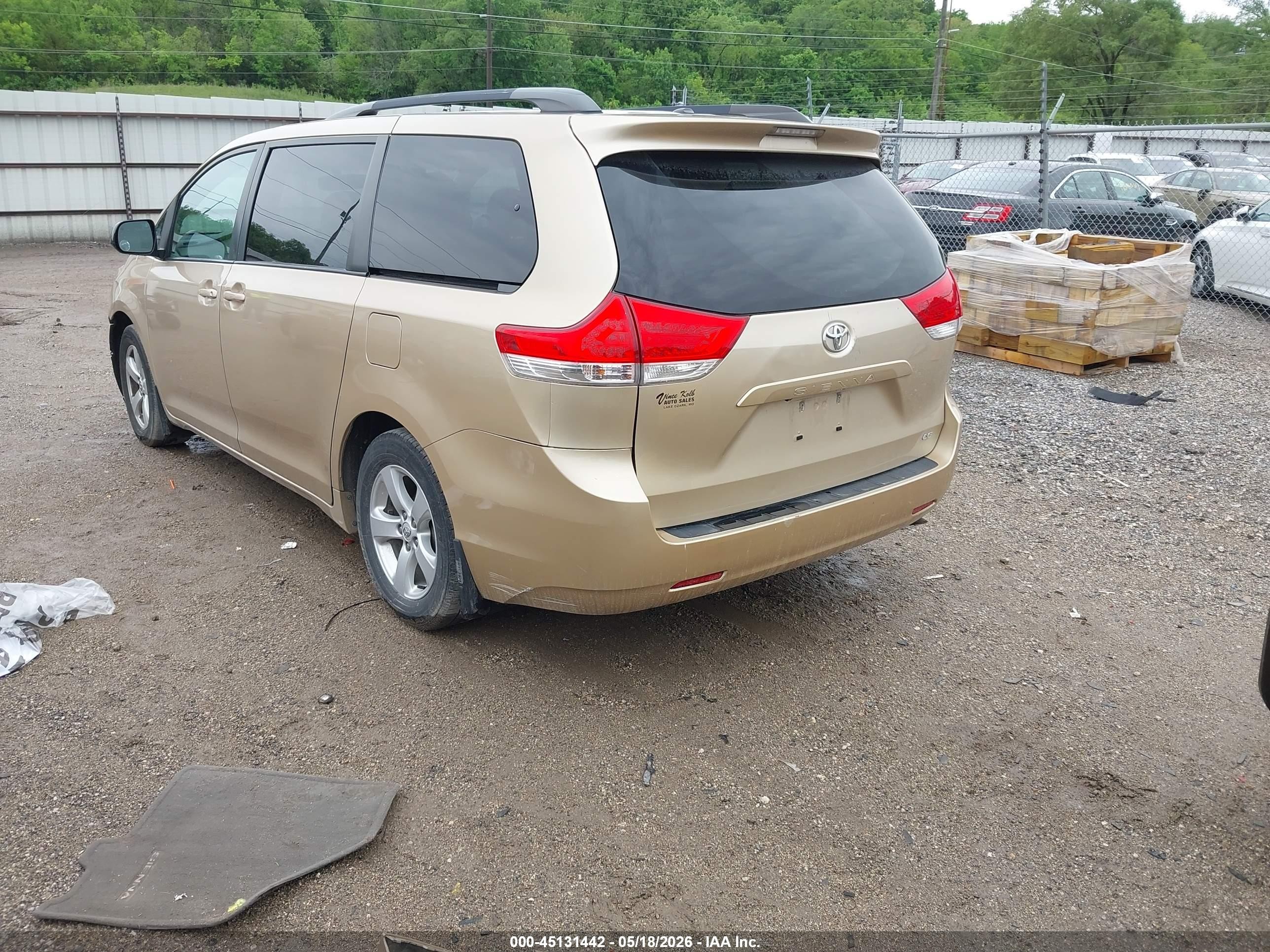 2013 Toyota Sienna Le V6 8 Passenger Beige vin: 5TDKK3DC2DS400542