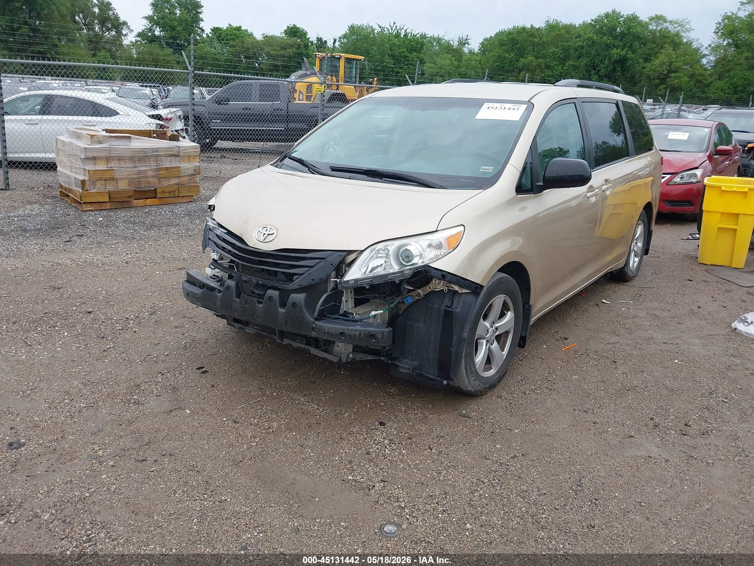 2013 Toyota Sienna Le V6 8 Passenger Beige vin: 5TDKK3DC2DS400542