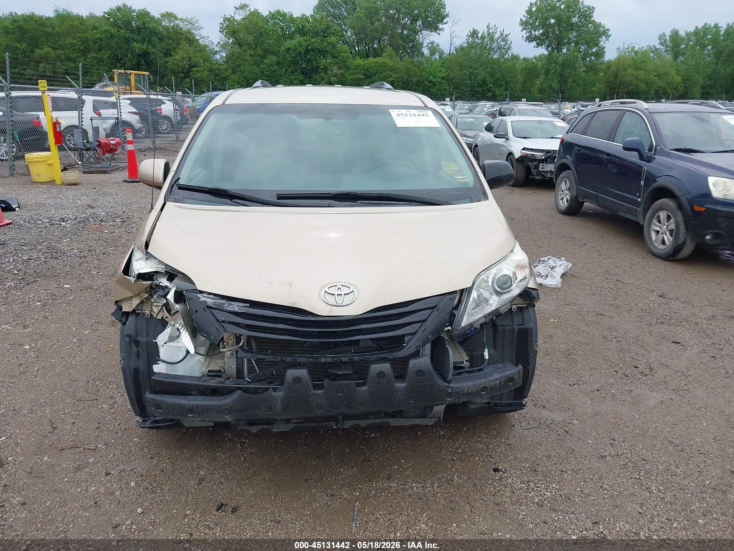 2013 Toyota Sienna Le V6 8 Passenger Beige vin: 5TDKK3DC2DS400542