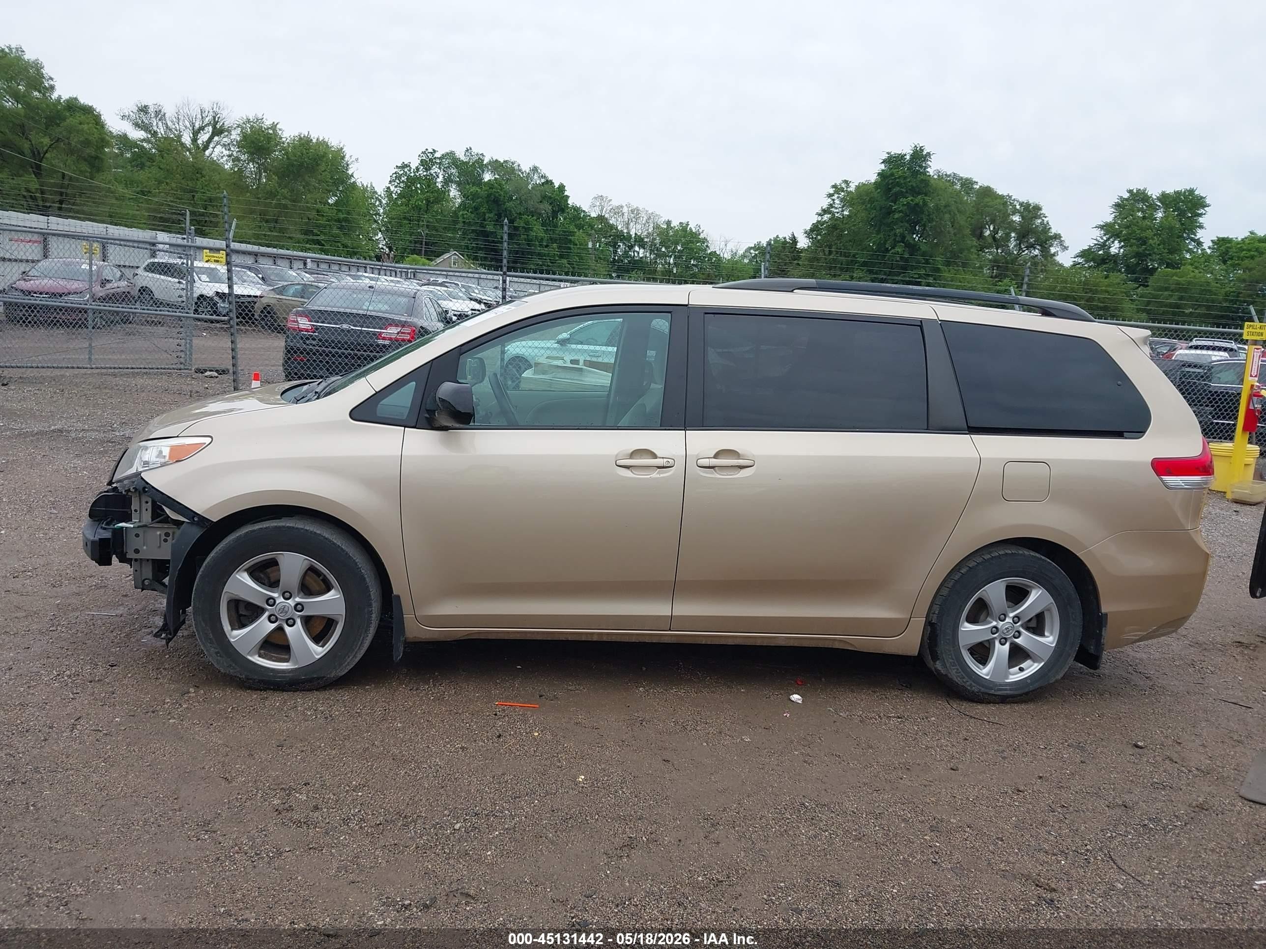 2013 Toyota Sienna Le V6 8 Passenger Beige vin: 5TDKK3DC2DS400542