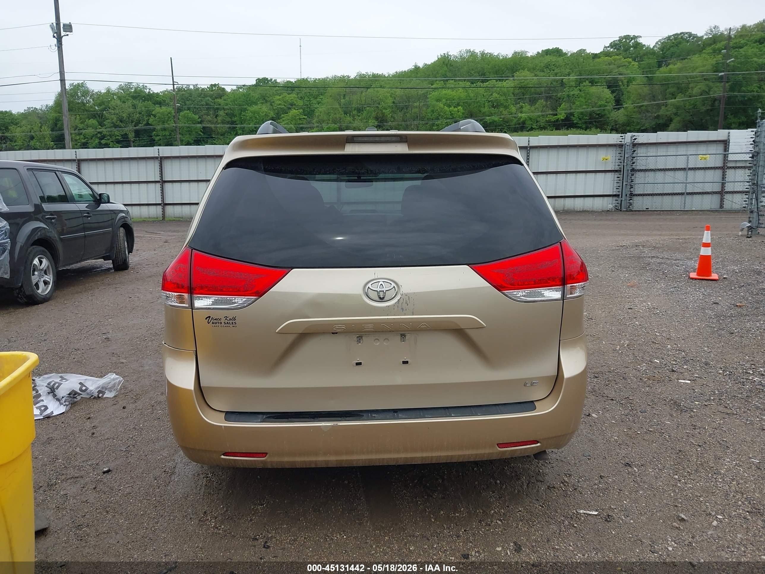 2013 Toyota Sienna Le V6 8 Passenger Beige vin: 5TDKK3DC2DS400542