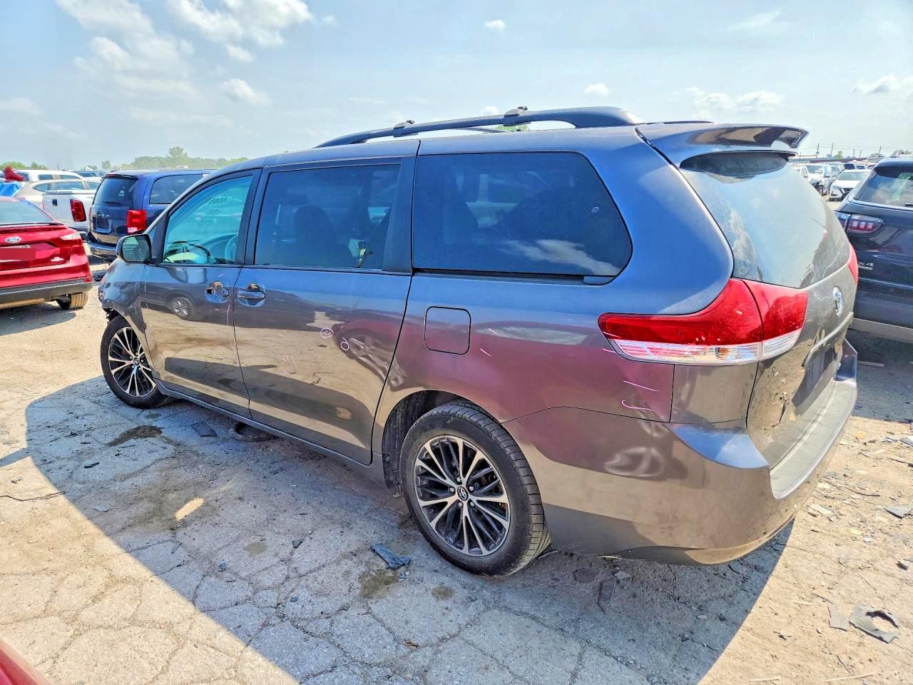 2013 Toyota Sienna Le Gray vin: 5TDKK3DC2DS402923
