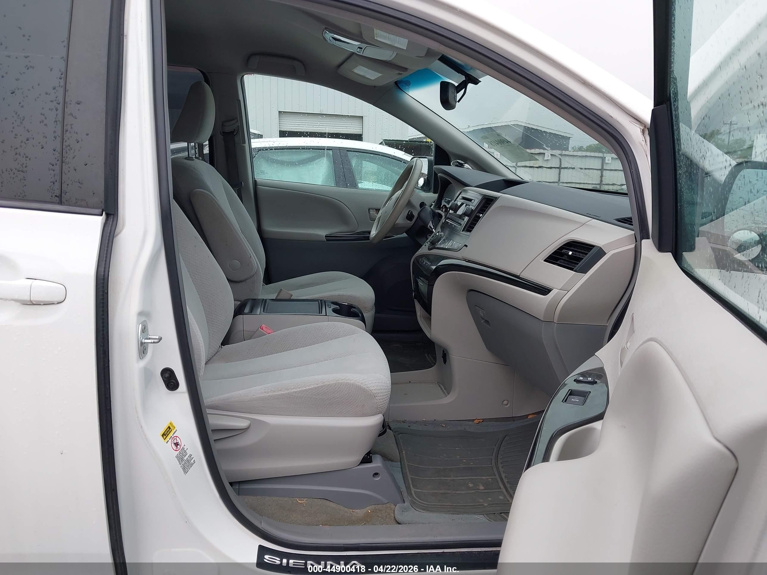 2014 Toyota Sienna Le V6 8 Passenger White vin: 5TDKK3DC2ES410134