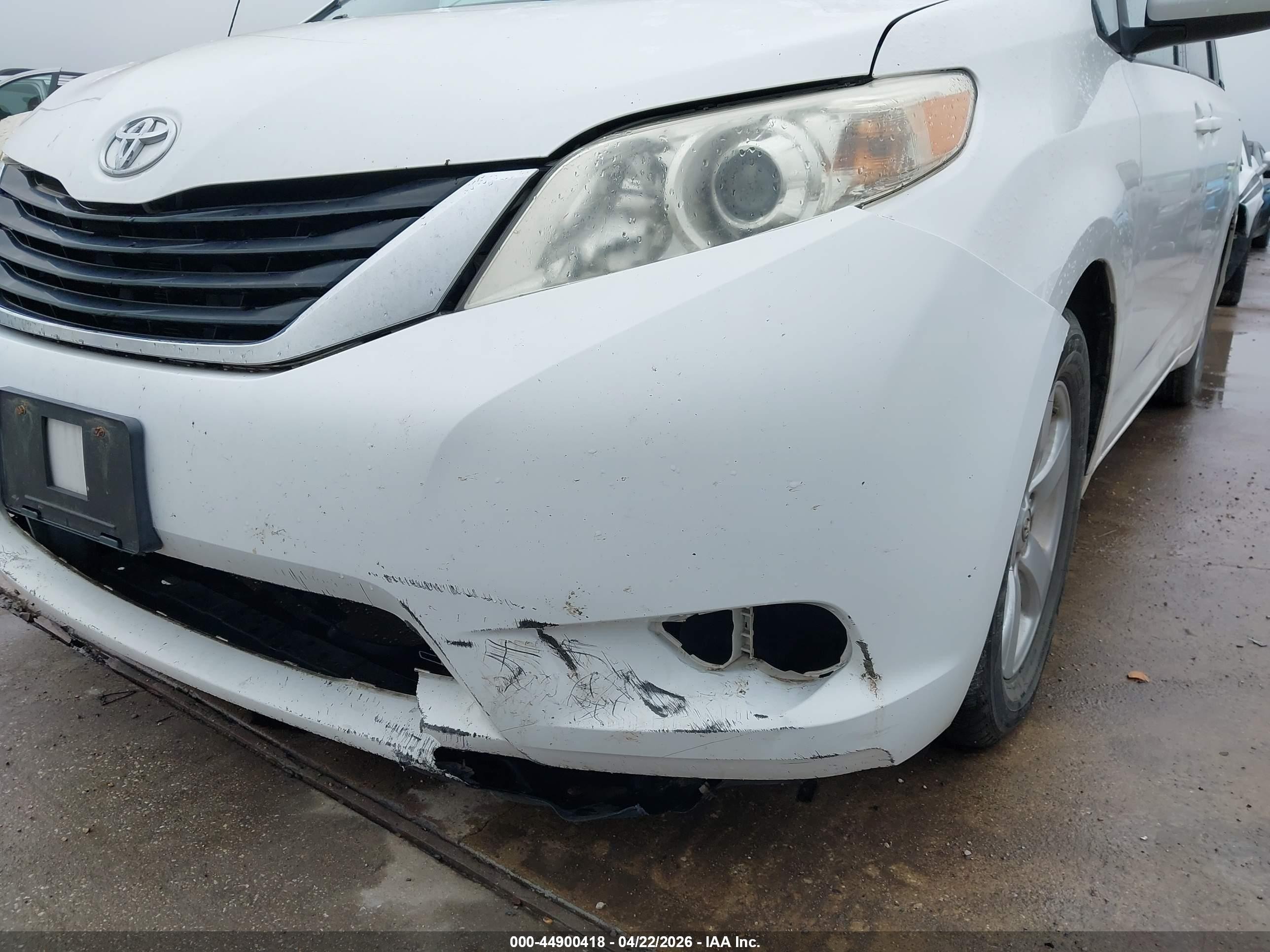 2014 Toyota Sienna Le V6 8 Passenger White vin: 5TDKK3DC2ES410134