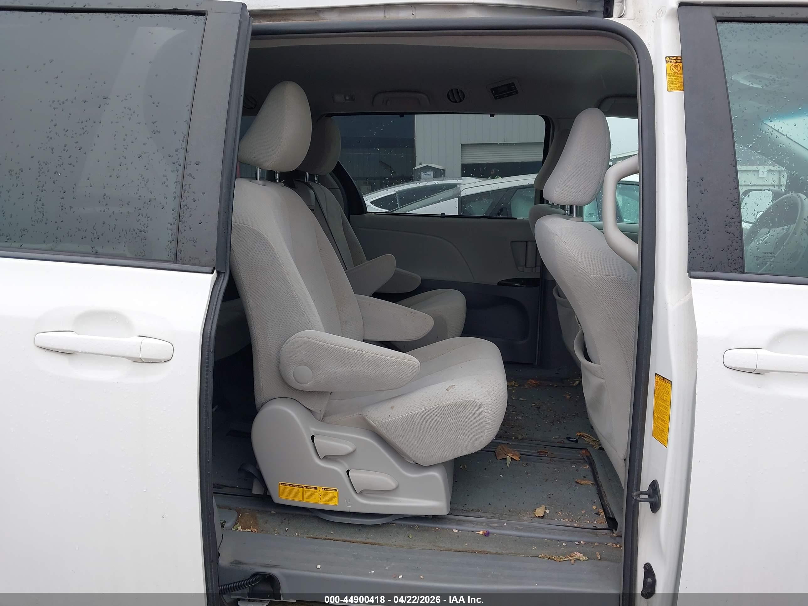 2014 Toyota Sienna Le V6 8 Passenger White vin: 5TDKK3DC2ES410134