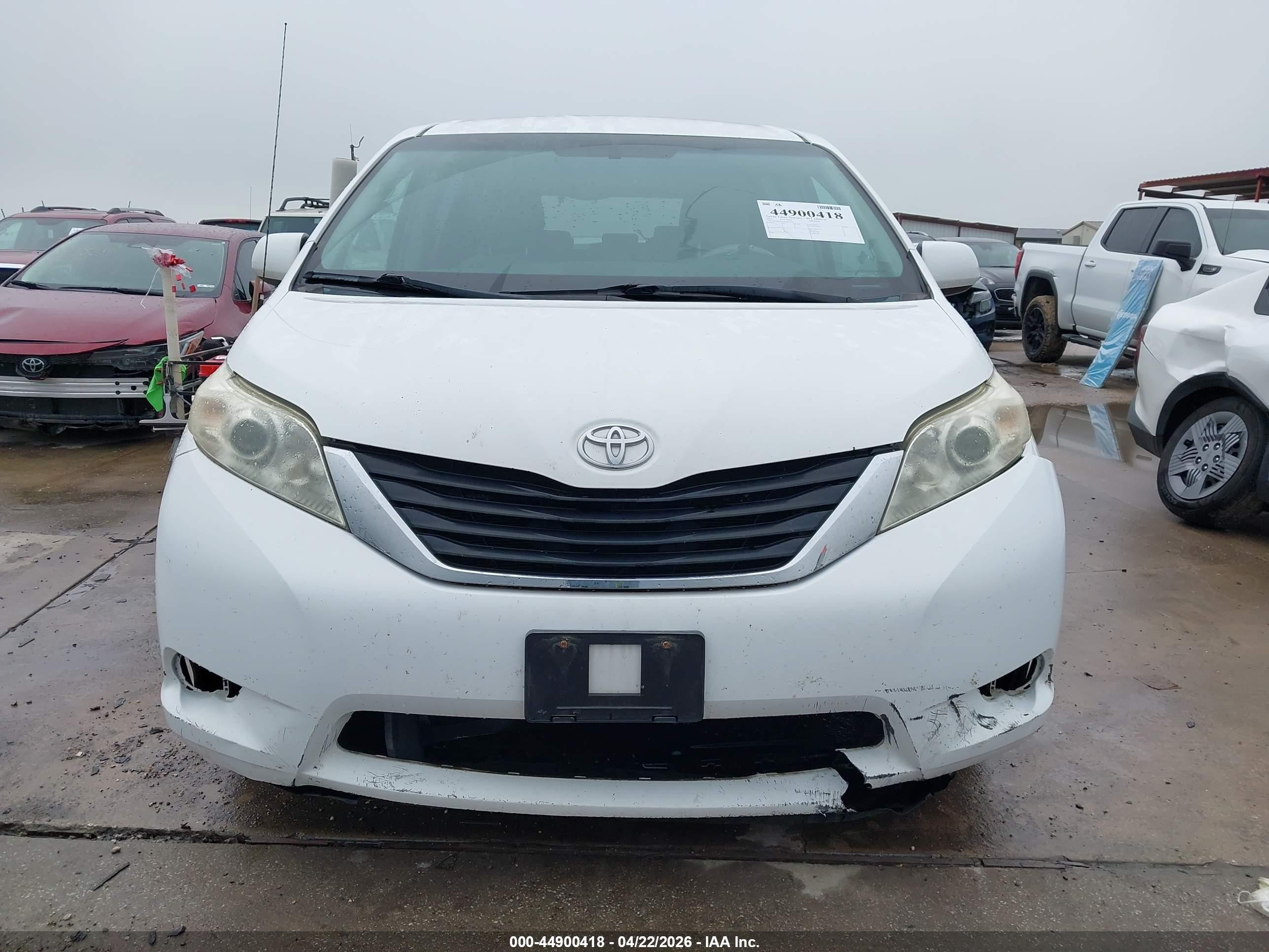 2014 Toyota Sienna Le V6 8 Passenger White vin: 5TDKK3DC2ES410134