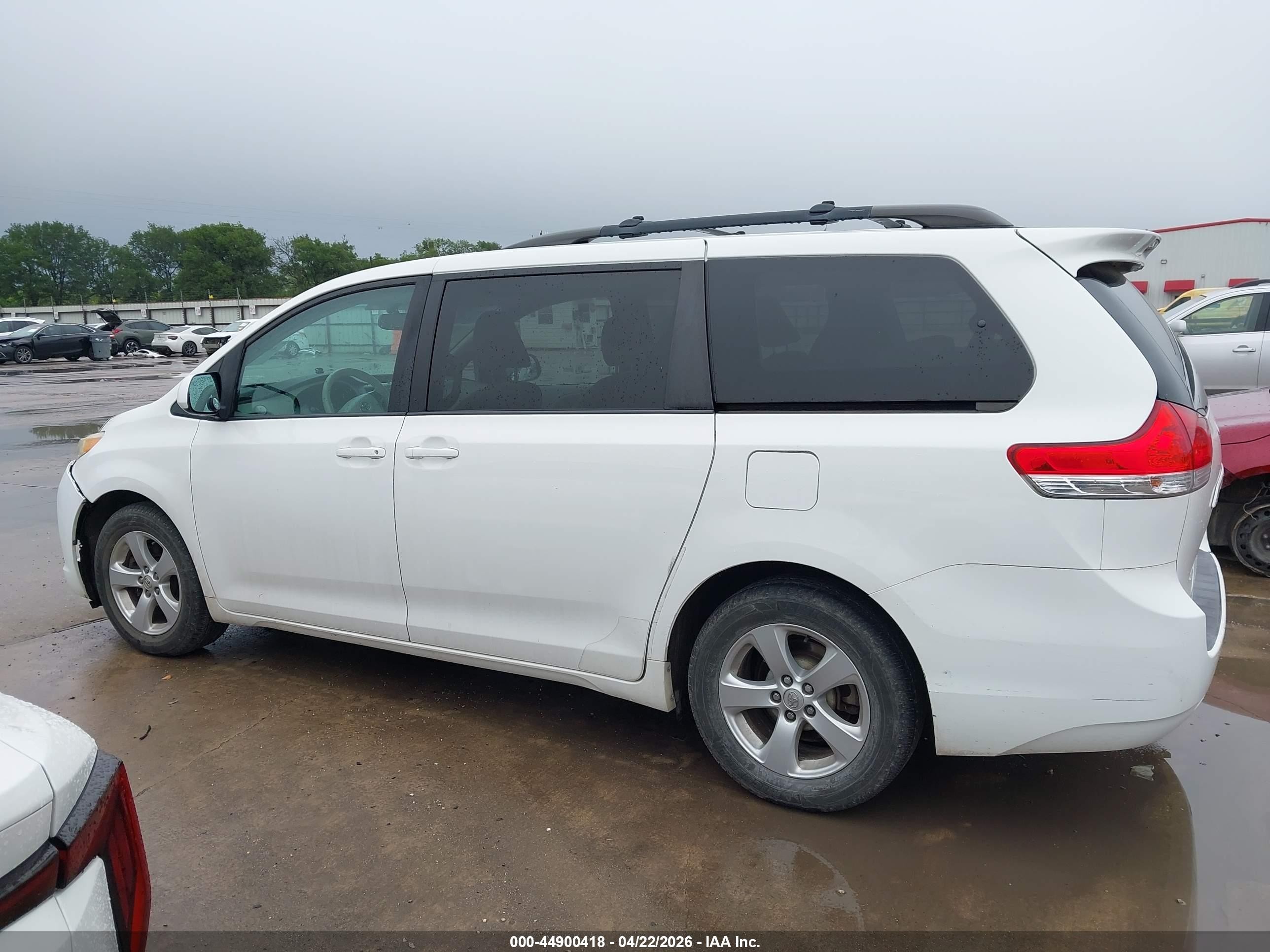 2014 Toyota Sienna Le V6 8 Passenger White vin: 5TDKK3DC2ES410134