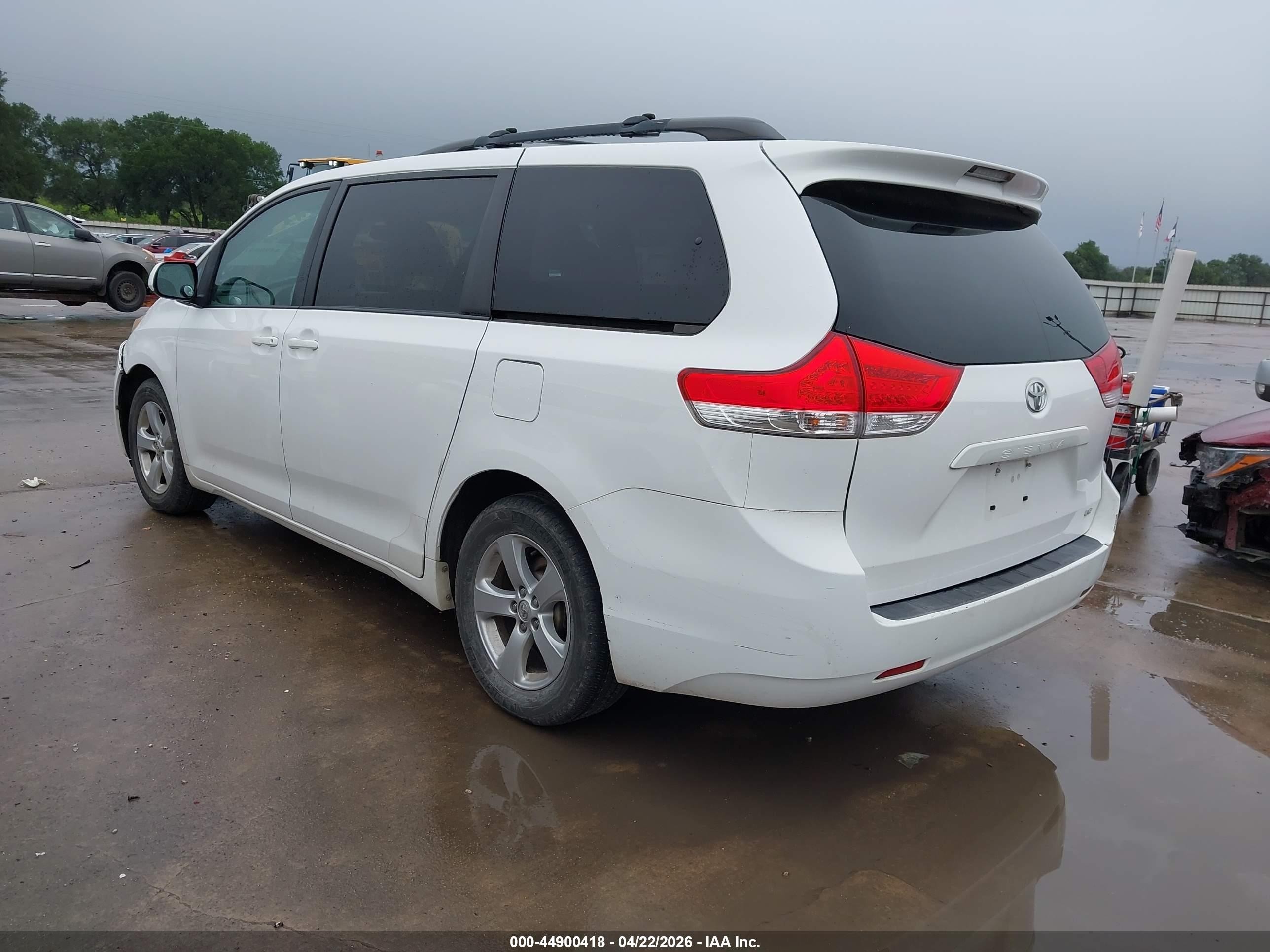 2014 Toyota Sienna Le V6 8 Passenger White vin: 5TDKK3DC2ES410134