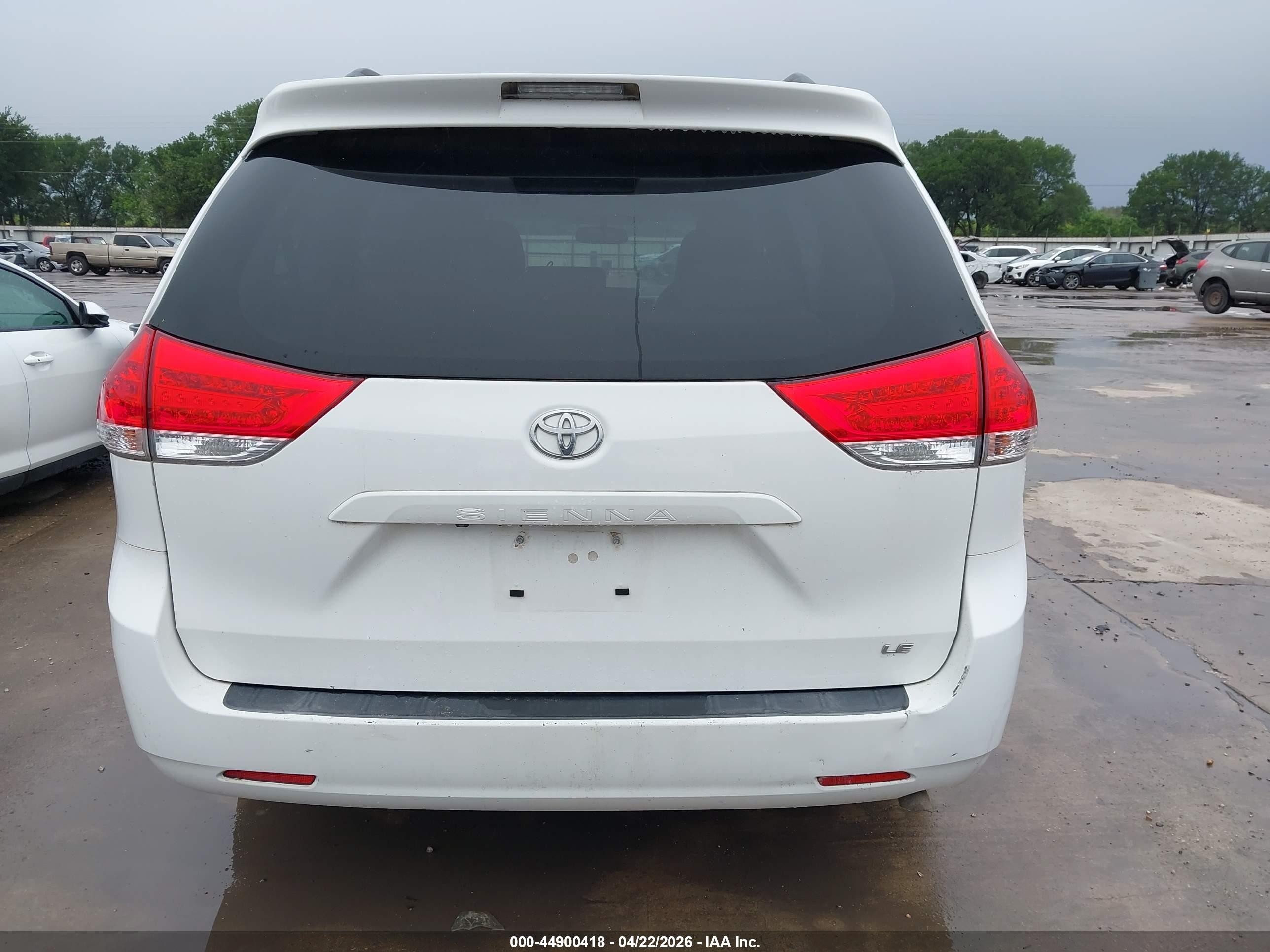2014 Toyota Sienna Le V6 8 Passenger White vin: 5TDKK3DC2ES410134