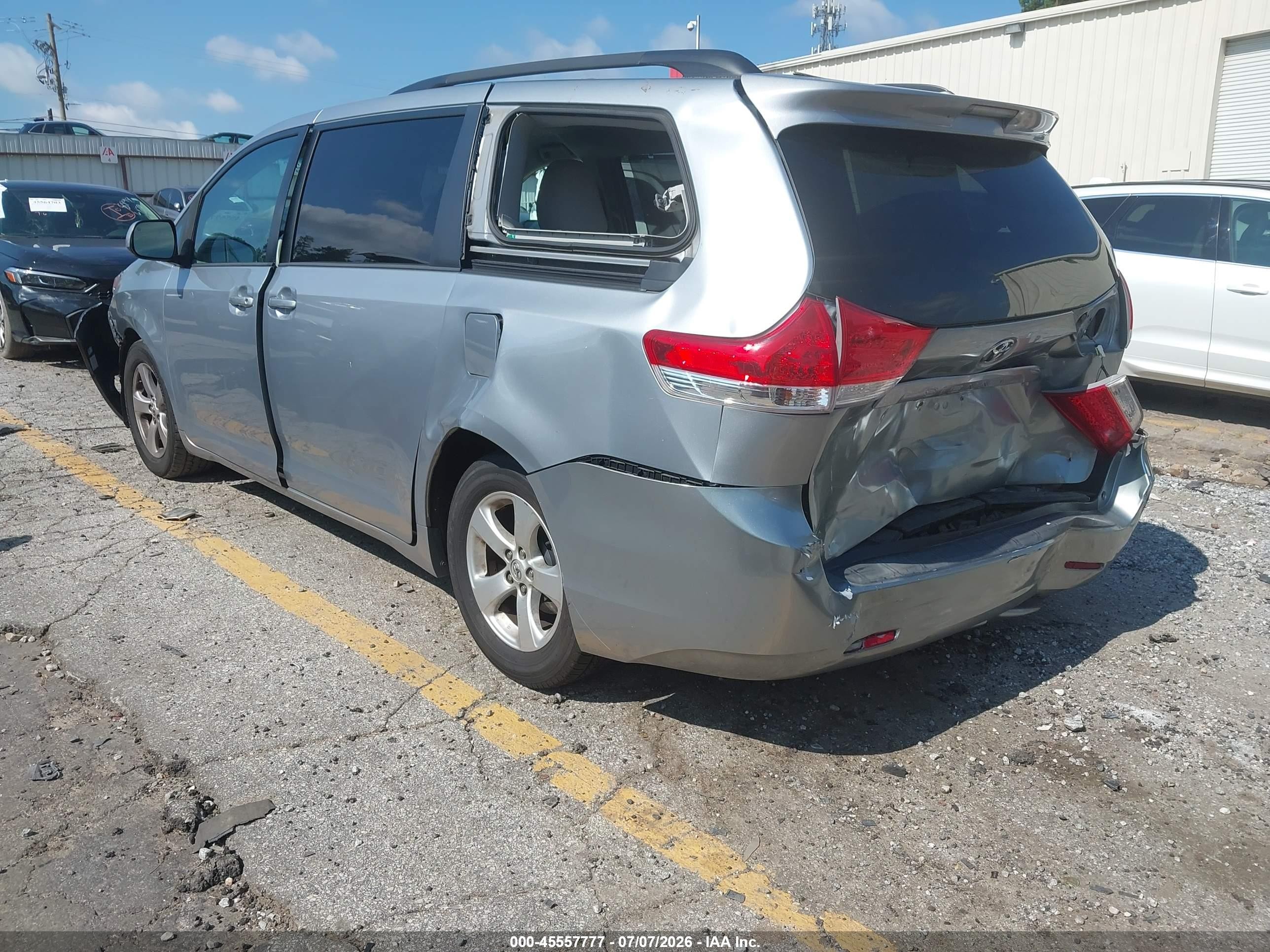 2014 Toyota Sienna Le V6 8 Passenger Серебряный vin: 5TDKK3DC2ES414233