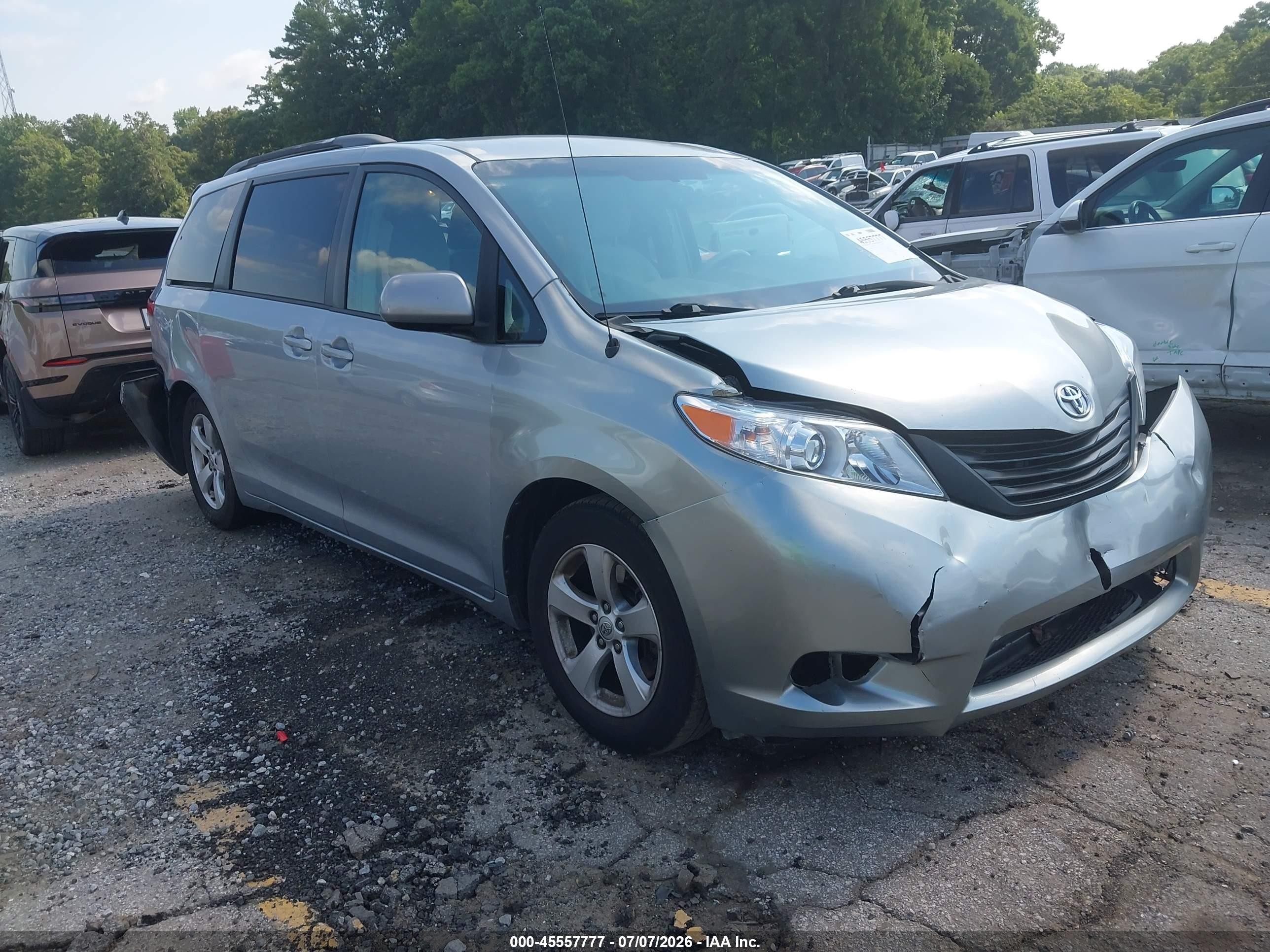 2014 Toyota Sienna Le V6 8 Passenger Серебряный vin: 5TDKK3DC2ES414233