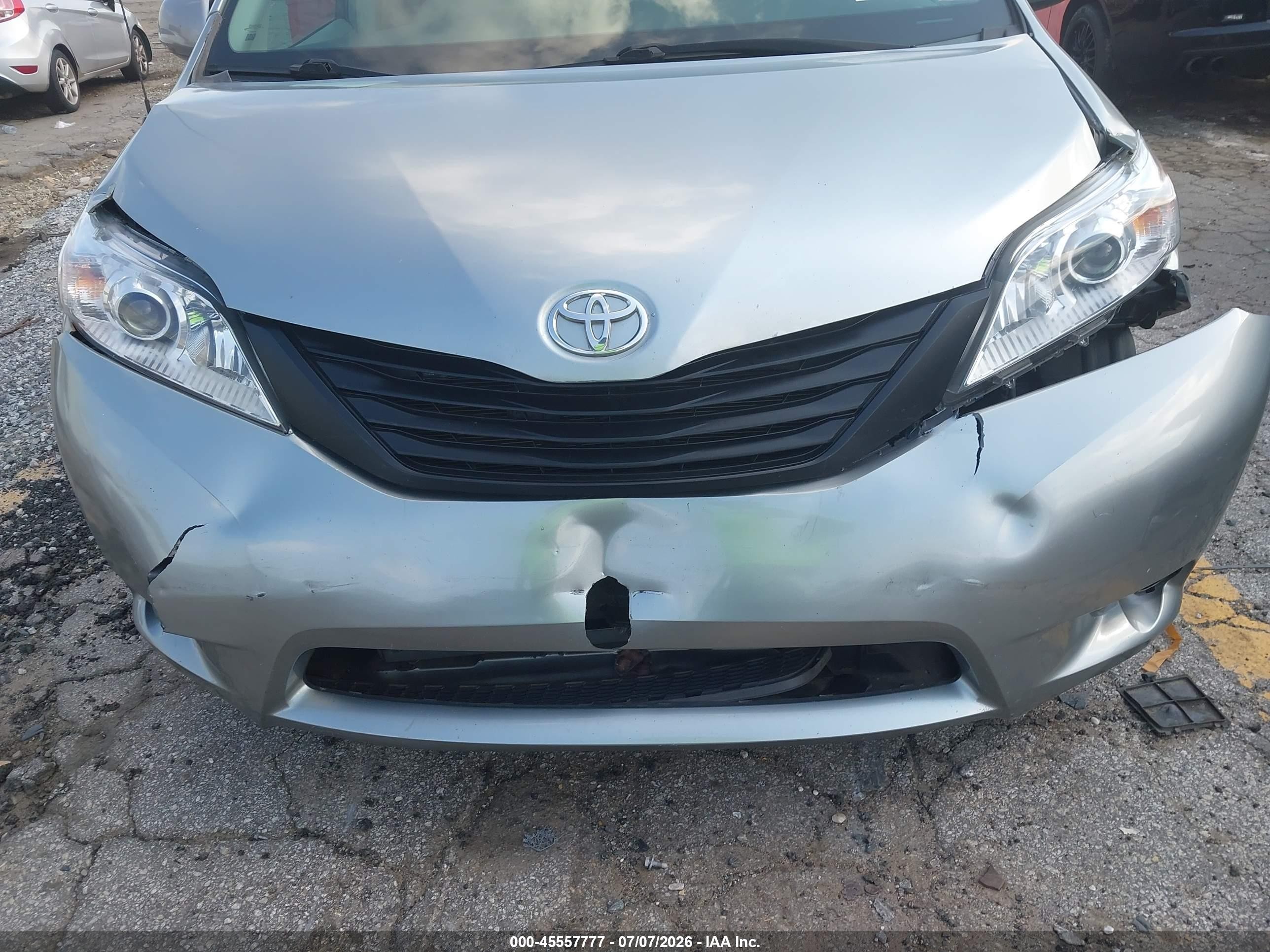 2014 Toyota Sienna Le V6 8 Passenger Серебряный vin: 5TDKK3DC2ES414233