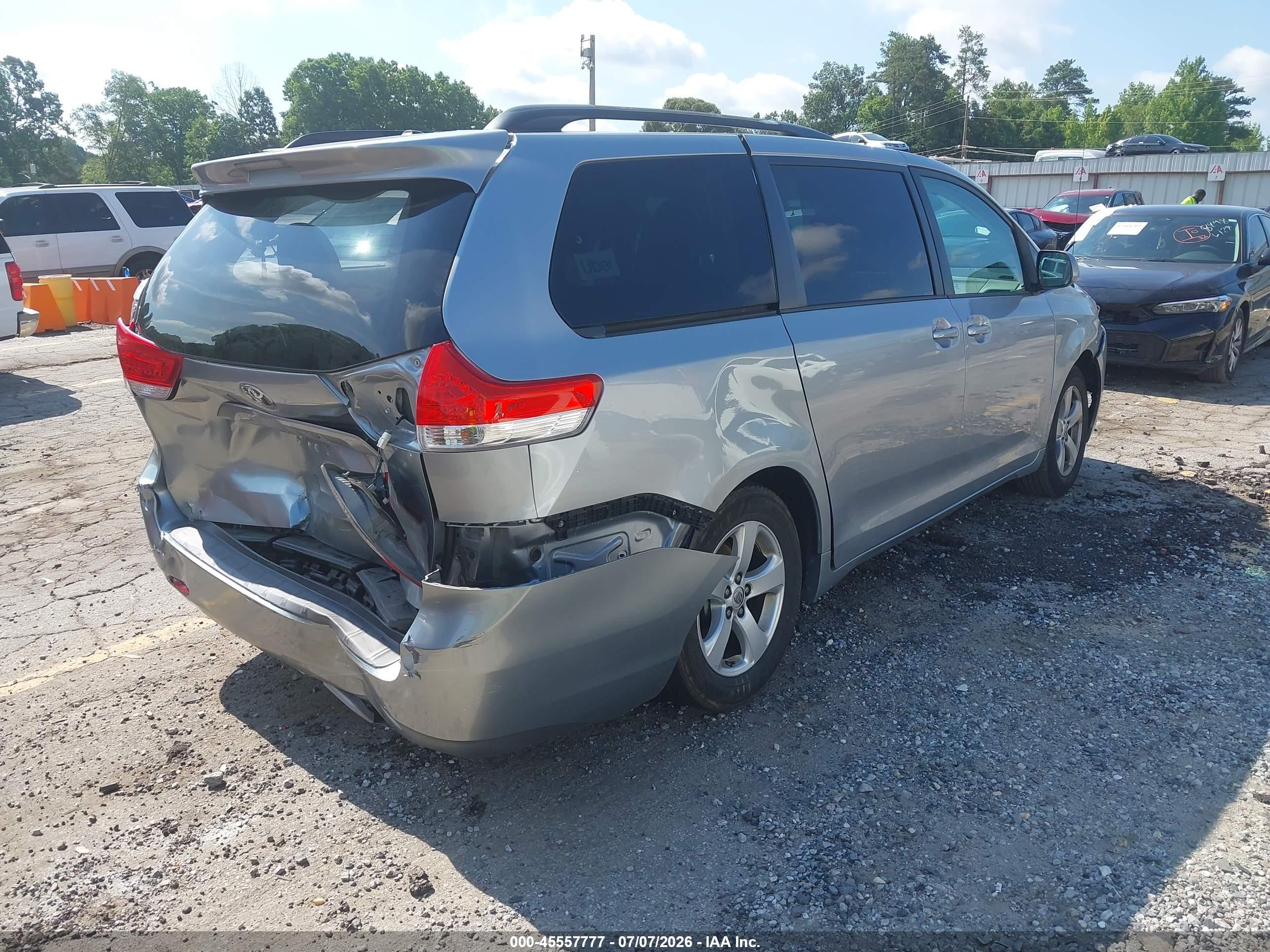 2014 Toyota Sienna Le V6 8 Passenger Серебряный vin: 5TDKK3DC2ES414233
