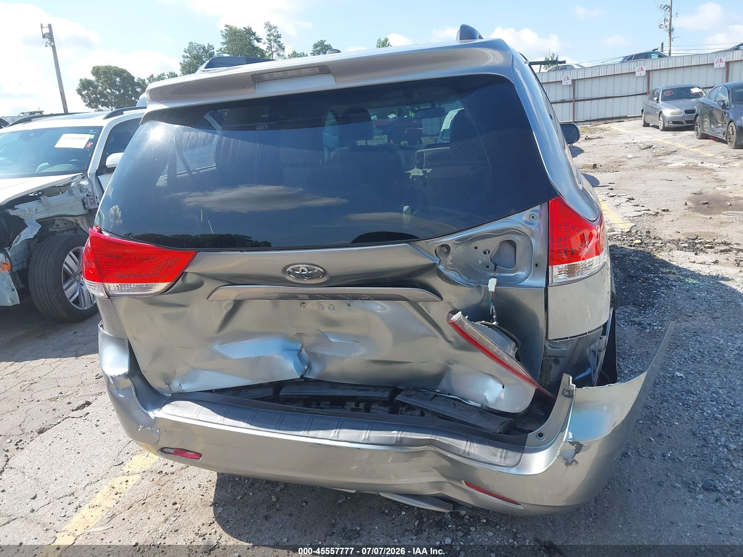 2014 Toyota Sienna Le V6 8 Passenger Серебряный vin: 5TDKK3DC2ES414233