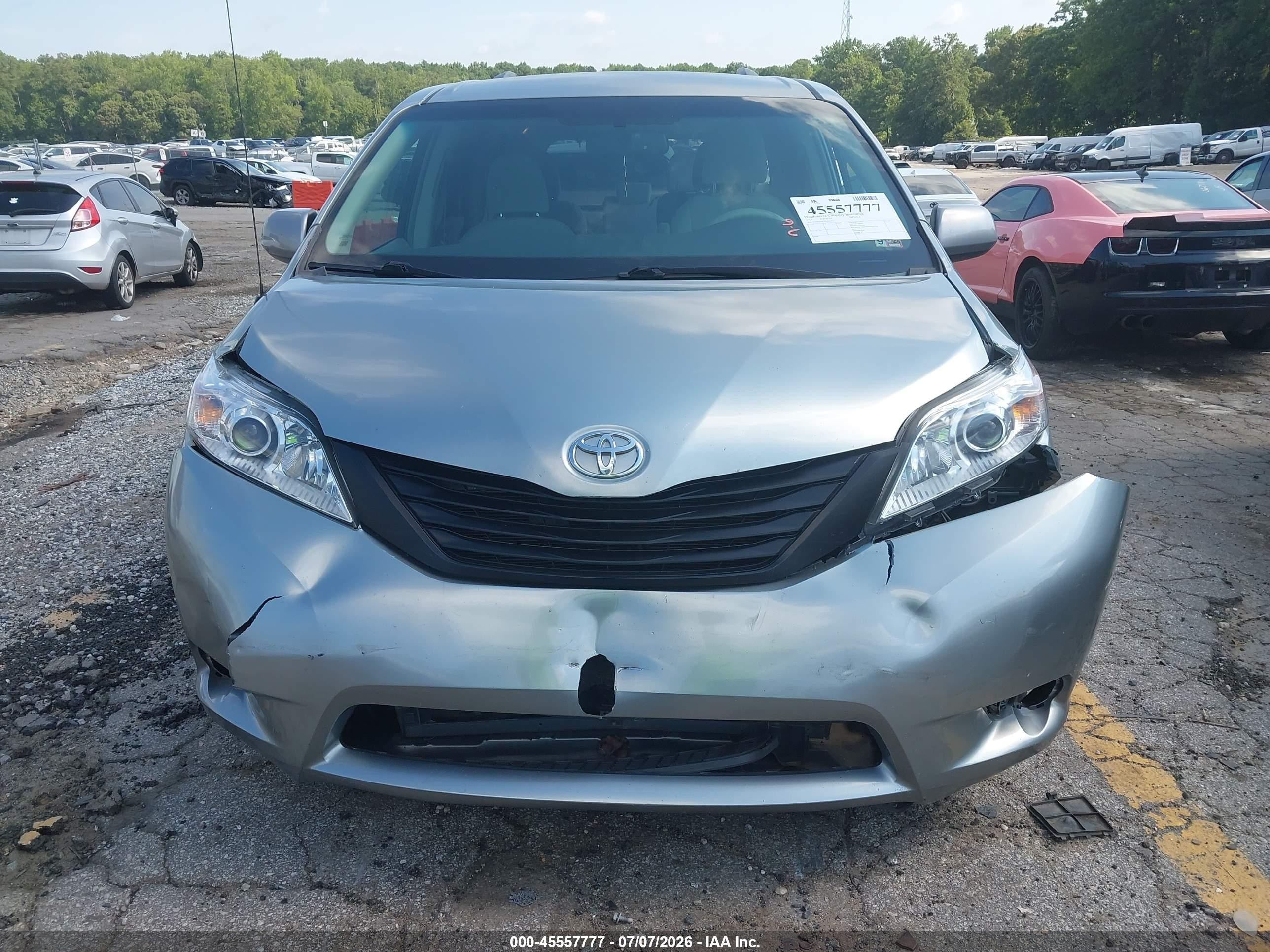 2014 Toyota Sienna Le V6 8 Passenger Серебряный vin: 5TDKK3DC2ES414233