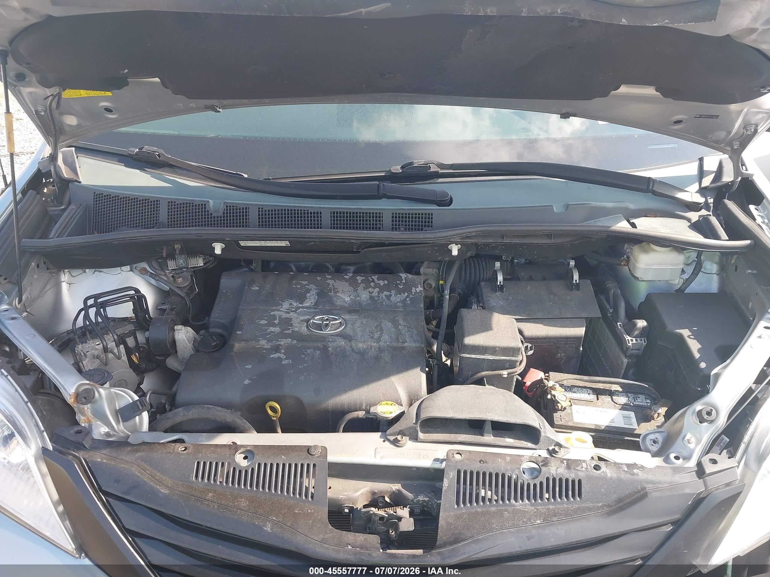 2014 Toyota Sienna Le V6 8 Passenger Серебряный vin: 5TDKK3DC2ES414233