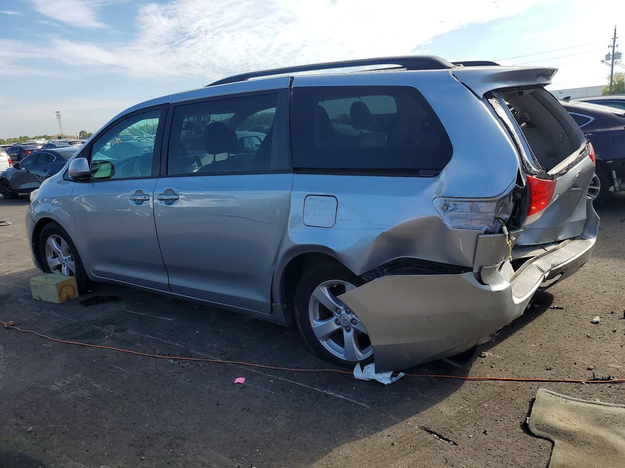 2014 Toyota Sienna Le 8-passenger Silver vin: 5TDKK3DC2ES417598