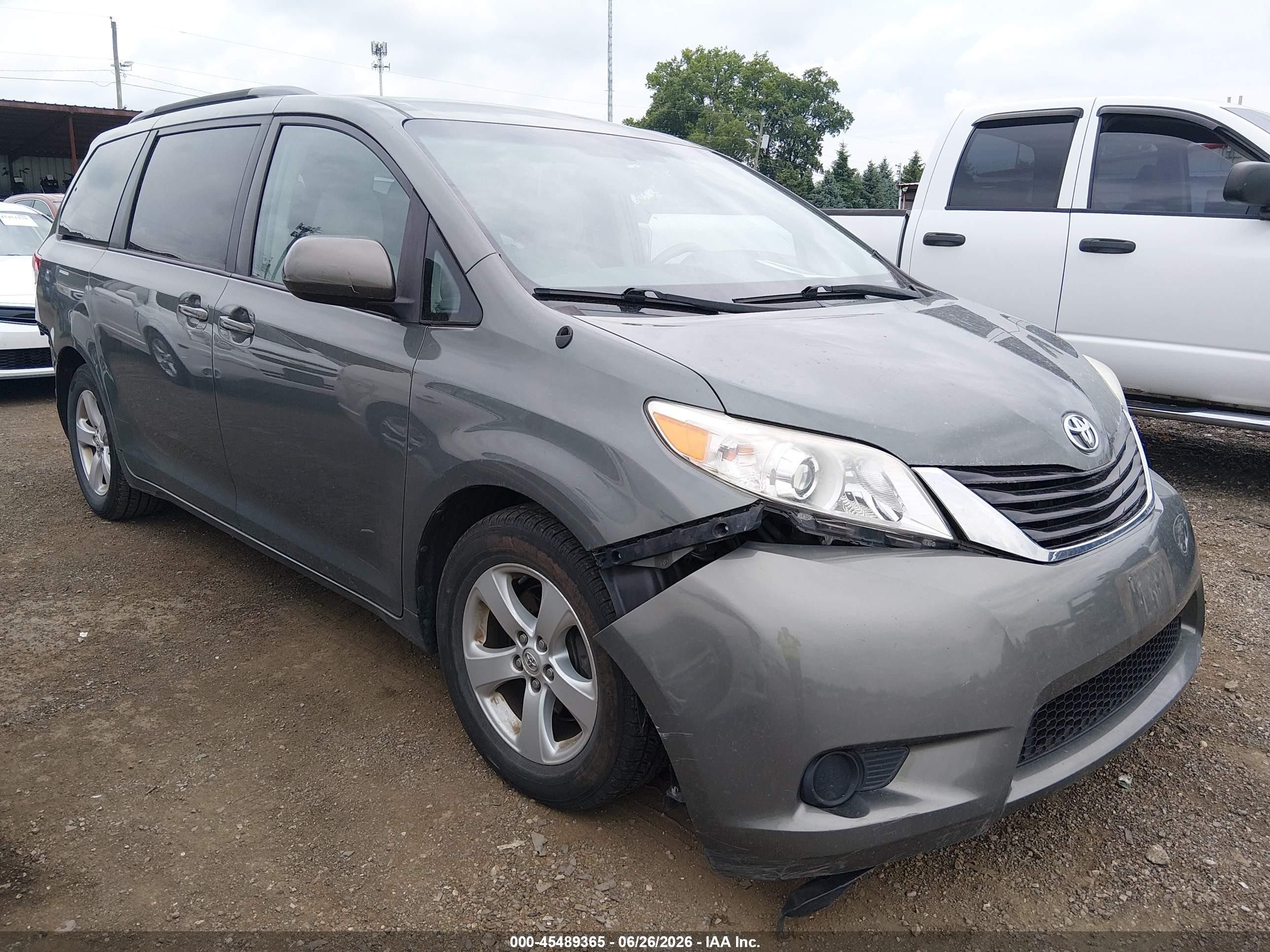 2014 Toyota Sienna Le V6 8 Passenger Gray vin: 5TDKK3DC2ES419058