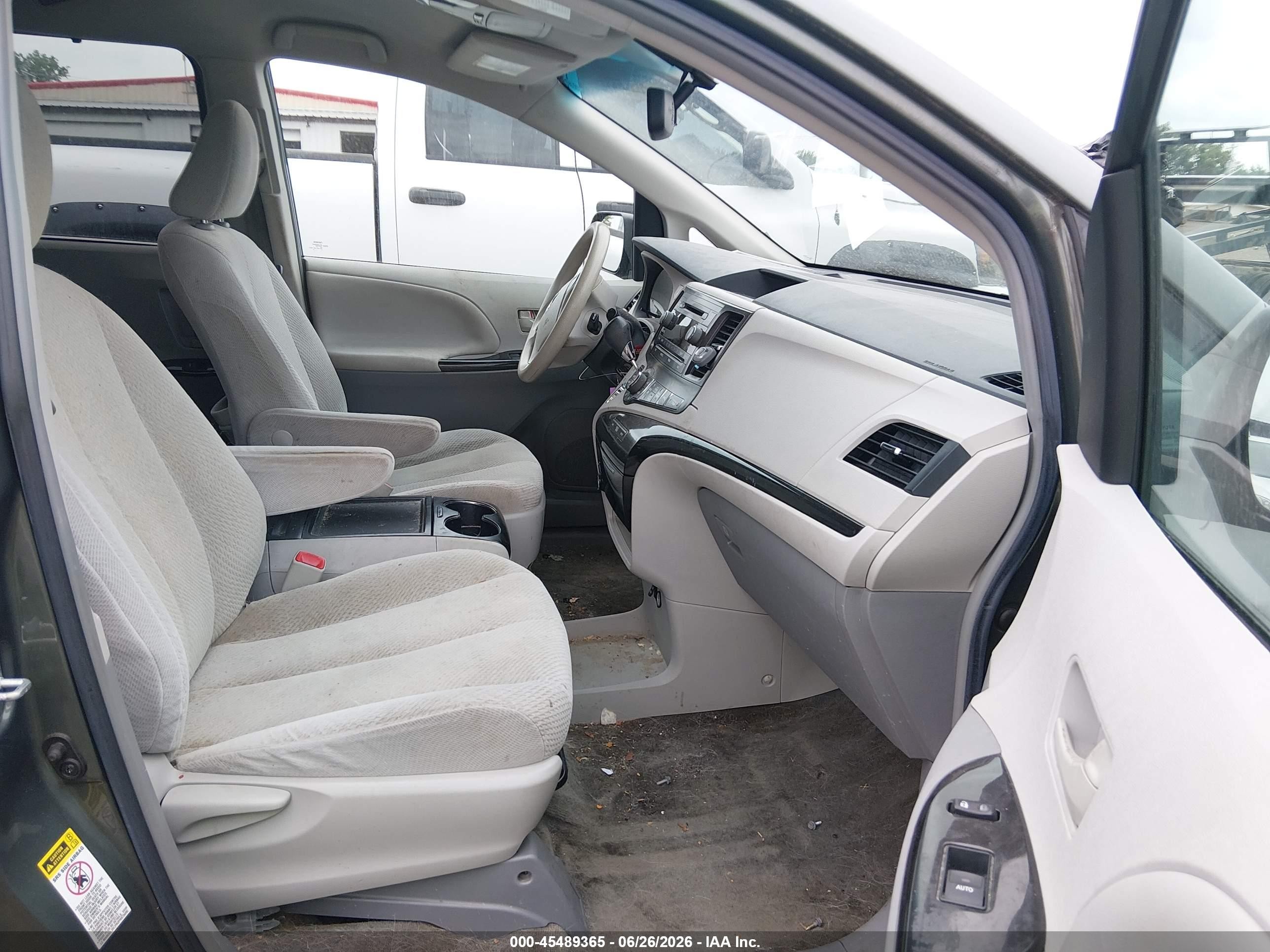 2014 Toyota Sienna Le V6 8 Passenger Gray vin: 5TDKK3DC2ES419058