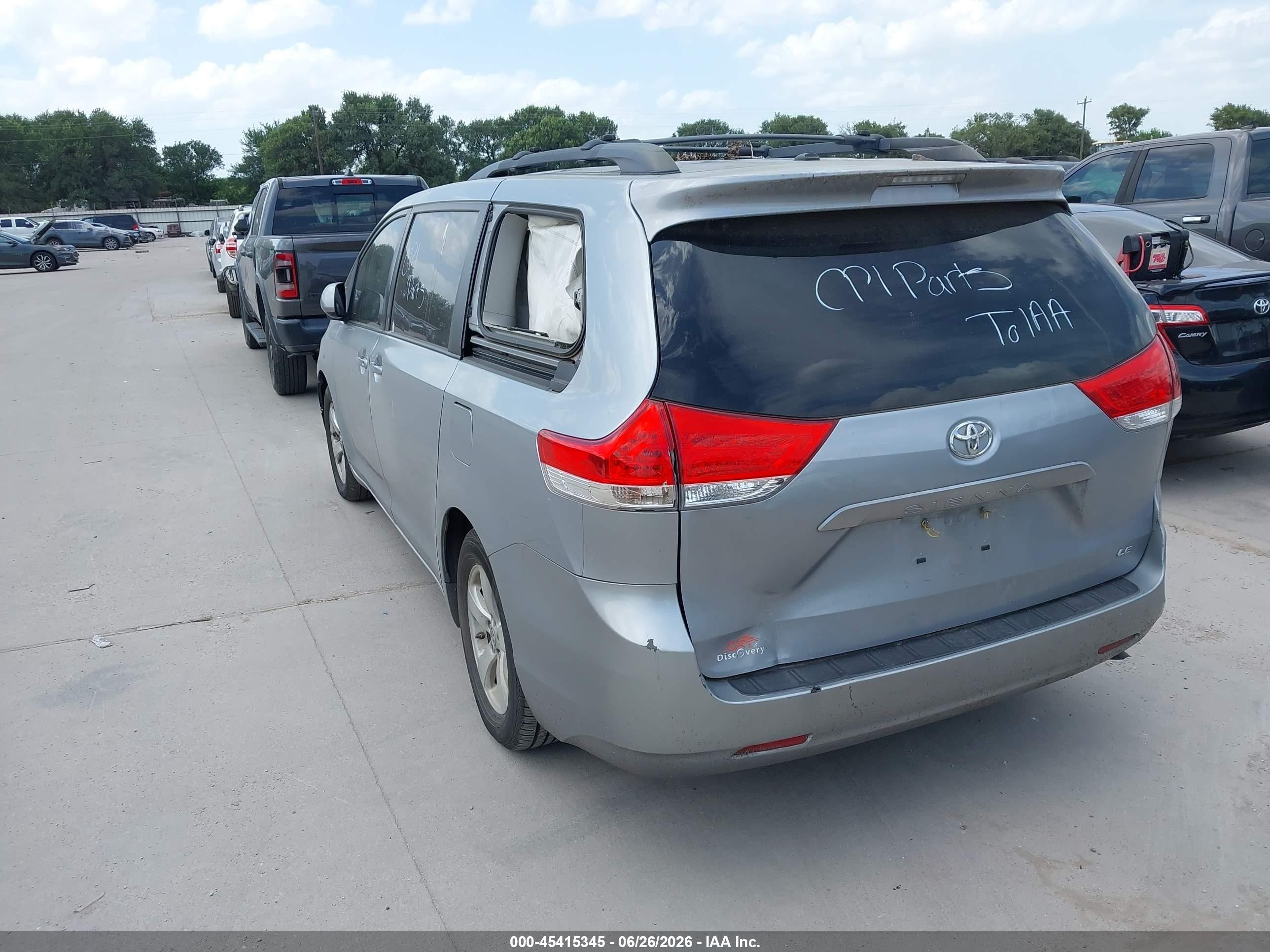 2014 Toyota Sienna Le V6 8 Passenger Silver vin: 5TDKK3DC2ES428035