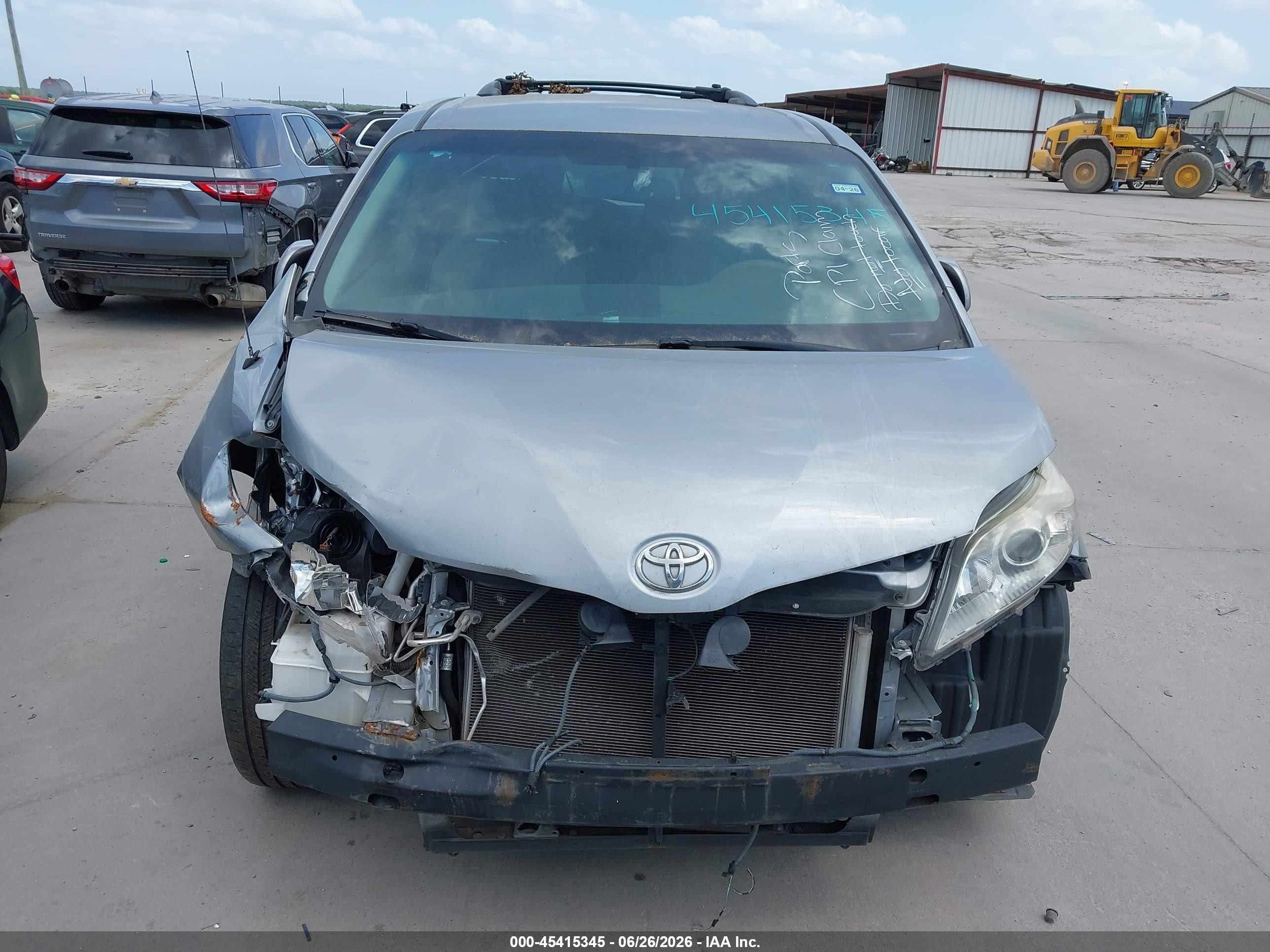 2014 Toyota Sienna Le V6 8 Passenger Silver vin: 5TDKK3DC2ES428035