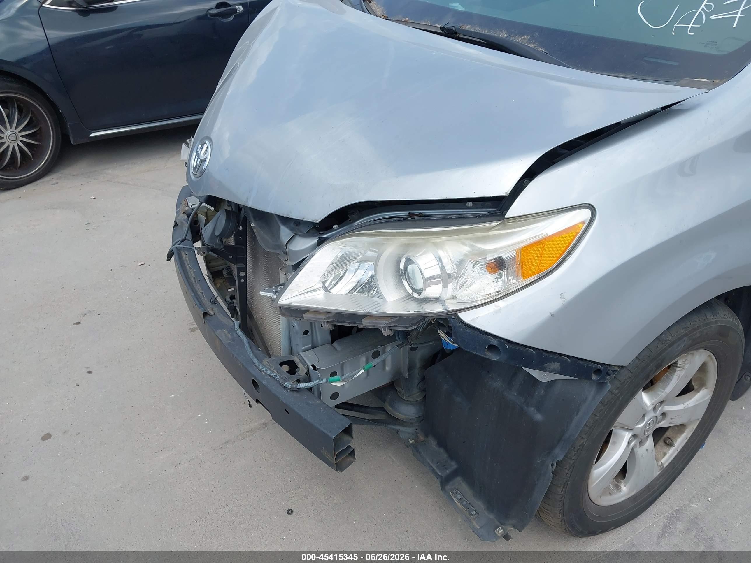 2014 Toyota Sienna Le V6 8 Passenger Silver vin: 5TDKK3DC2ES428035