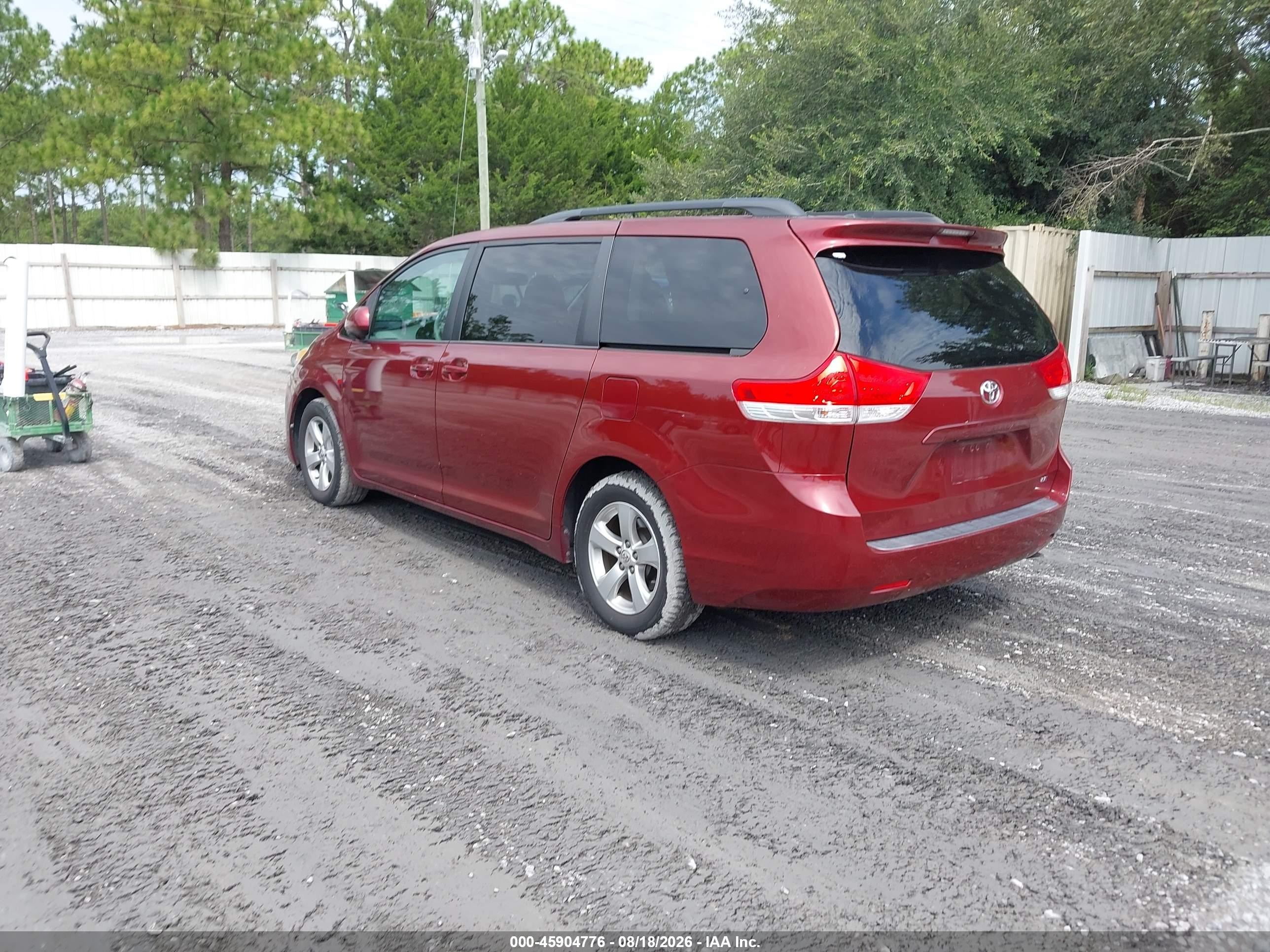 2014 Toyota Sienna Le V6 8 Passenger Red vin: 5TDKK3DC2ES429699