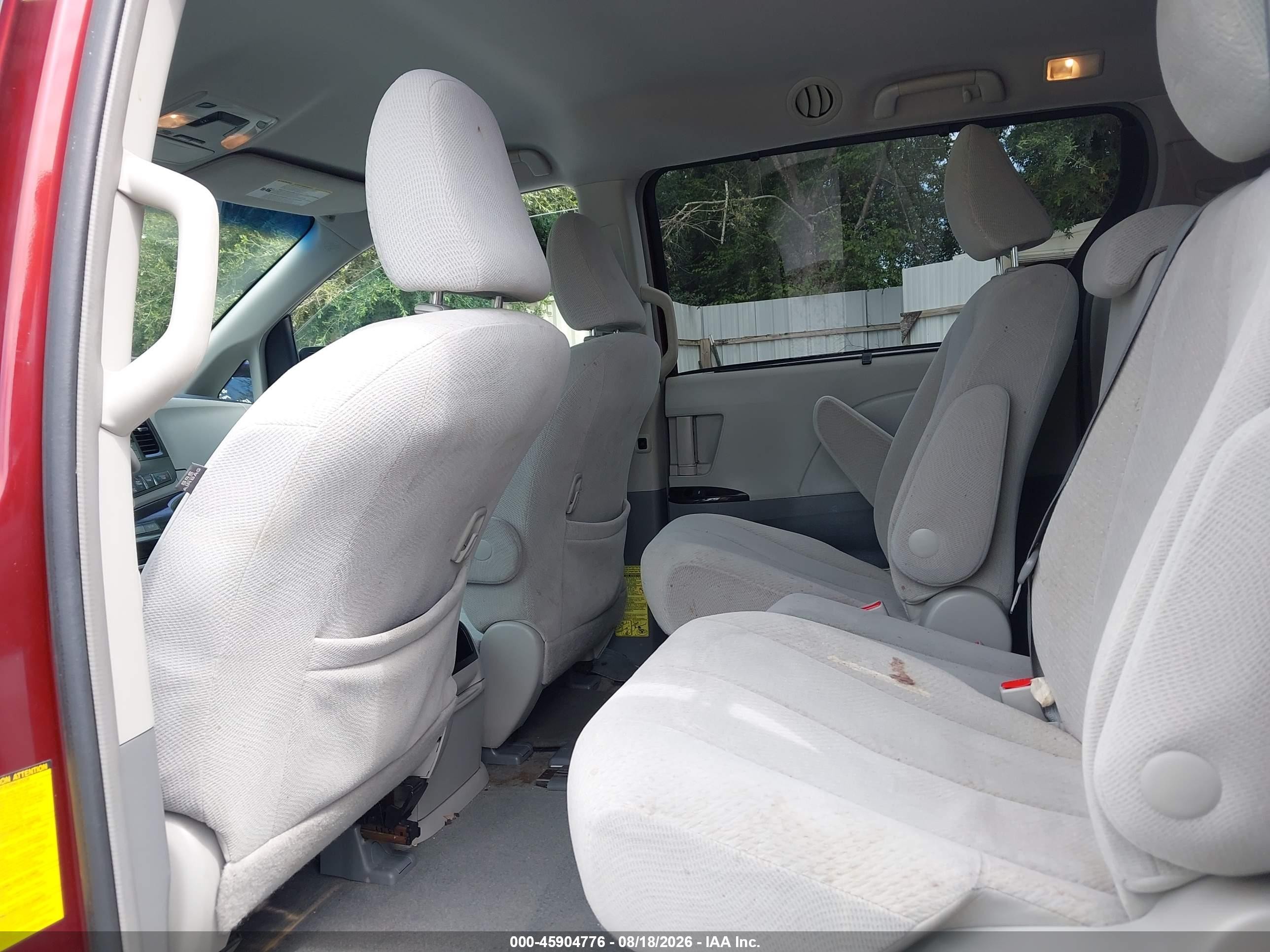 2014 Toyota Sienna Le V6 8 Passenger Red vin: 5TDKK3DC2ES429699