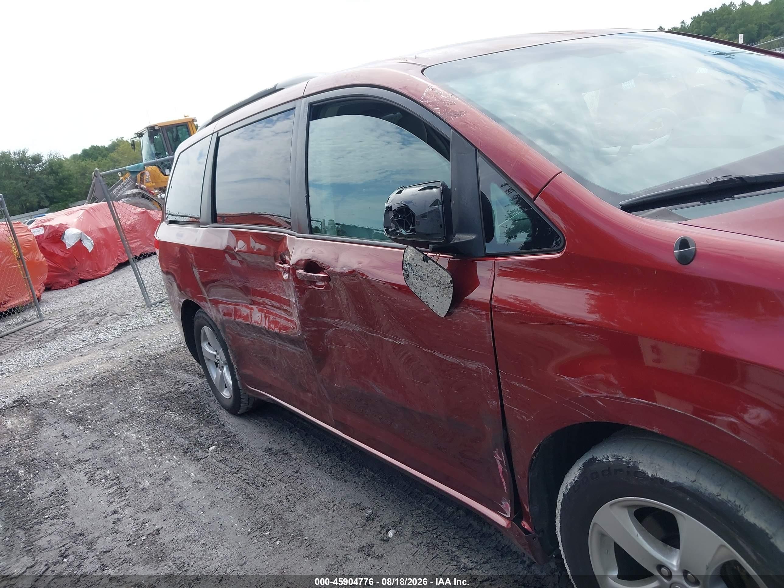 2014 Toyota Sienna Le V6 8 Passenger Red vin: 5TDKK3DC2ES429699