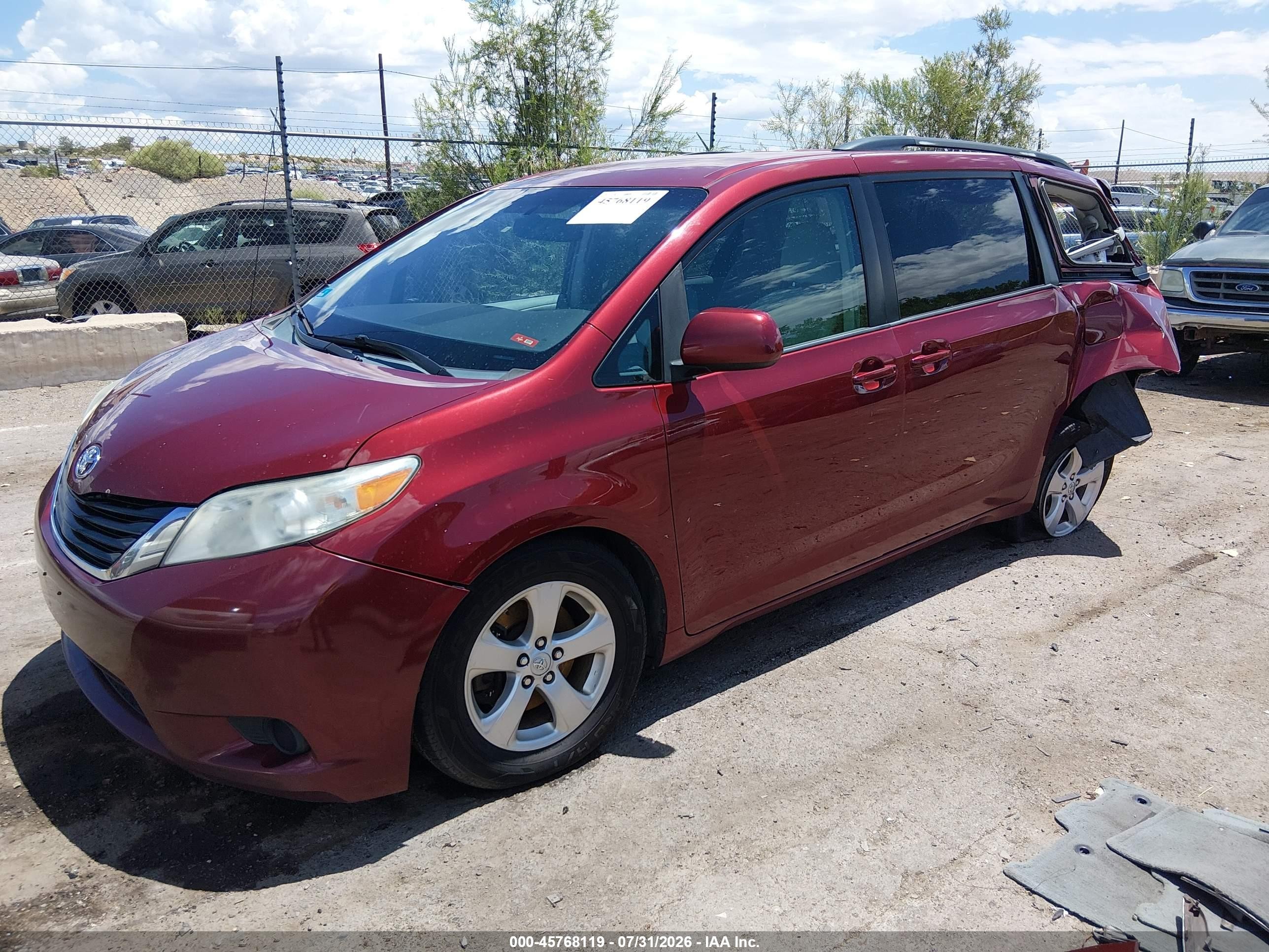 2014 Toyota Sienna Le V6 8 Passenger Red vin: 5TDKK3DC2ES440704